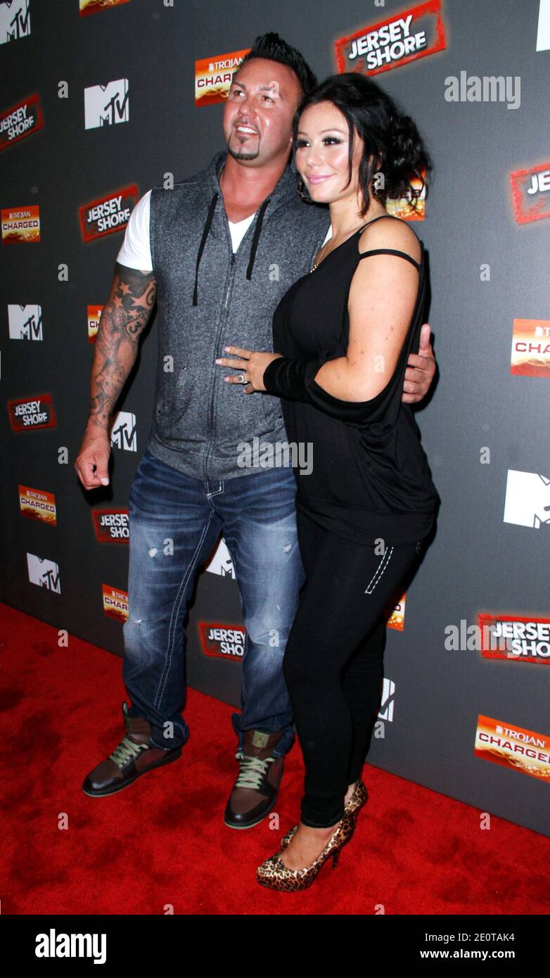 Roger Matthews e Jenni 'JWOWW' Farley partecipano all'evento di anteprima della stagione finale della Jersey Shore a Bagatelle a New York City, NY, USA, il 04 ottobre 2012. Foto di Donna Ward/ABACAPRESS.COM Foto Stock