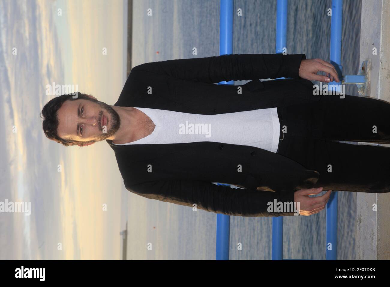 Michael Cohen, membro della giuria, si pone per i fotografi durante l'apertura del 17° Festival Internazionale del Cinema dei giovani Direttori a Saint-Jean-de-Luz, Francia, il 09 ottobre 2012. Foto di Jerome Domine/ABACAPRESS.COM Foto Stock