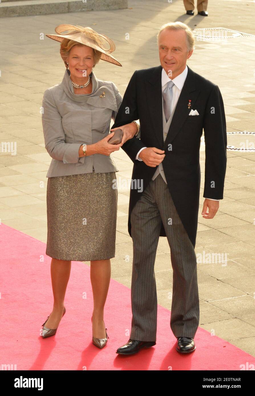 La Principessa Maria del Liechtenstein e il Principe Hans Adam II del Liechtenstein arrivano alla cerimonia nuziale del Granduca ereditario Guillaume di Lussemburgo e della Principessa Stephanie di Lussemburgo nella Cattedrale di nostra Signora di Lussemburgo, a Lussemburgo, il 20 ottobre 2012. Il Granduca ereditario di Lussemburgo, di 30 anni, è l'ultimo Principe ereditario d'Europa a sposarsi, sposando la sua sposa contessa belga di 28 anni in una sontuosa cerimonia di 2 giorni. Foto di Jeremy Charriau/ABACAPRESS.COM Foto Stock