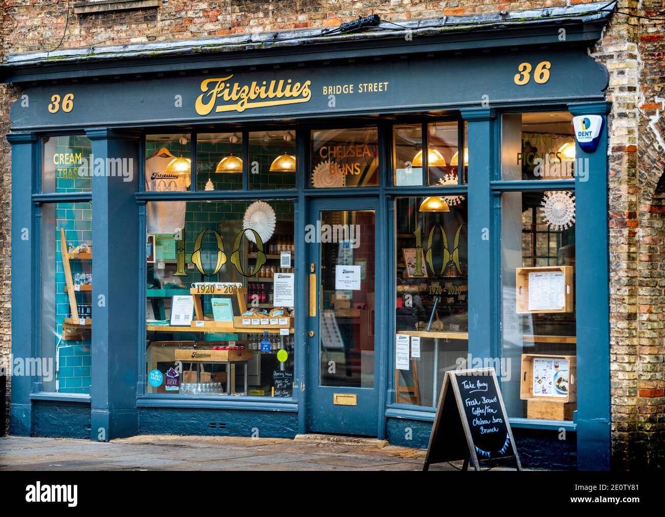 Fitzbillies Cambridge - Fitzbillies Cake Shop e Cafe Bridge Street Cambridge - Fittzbillies è famosa per i suoi bastoncini Sticky Chelsea Foto Stock