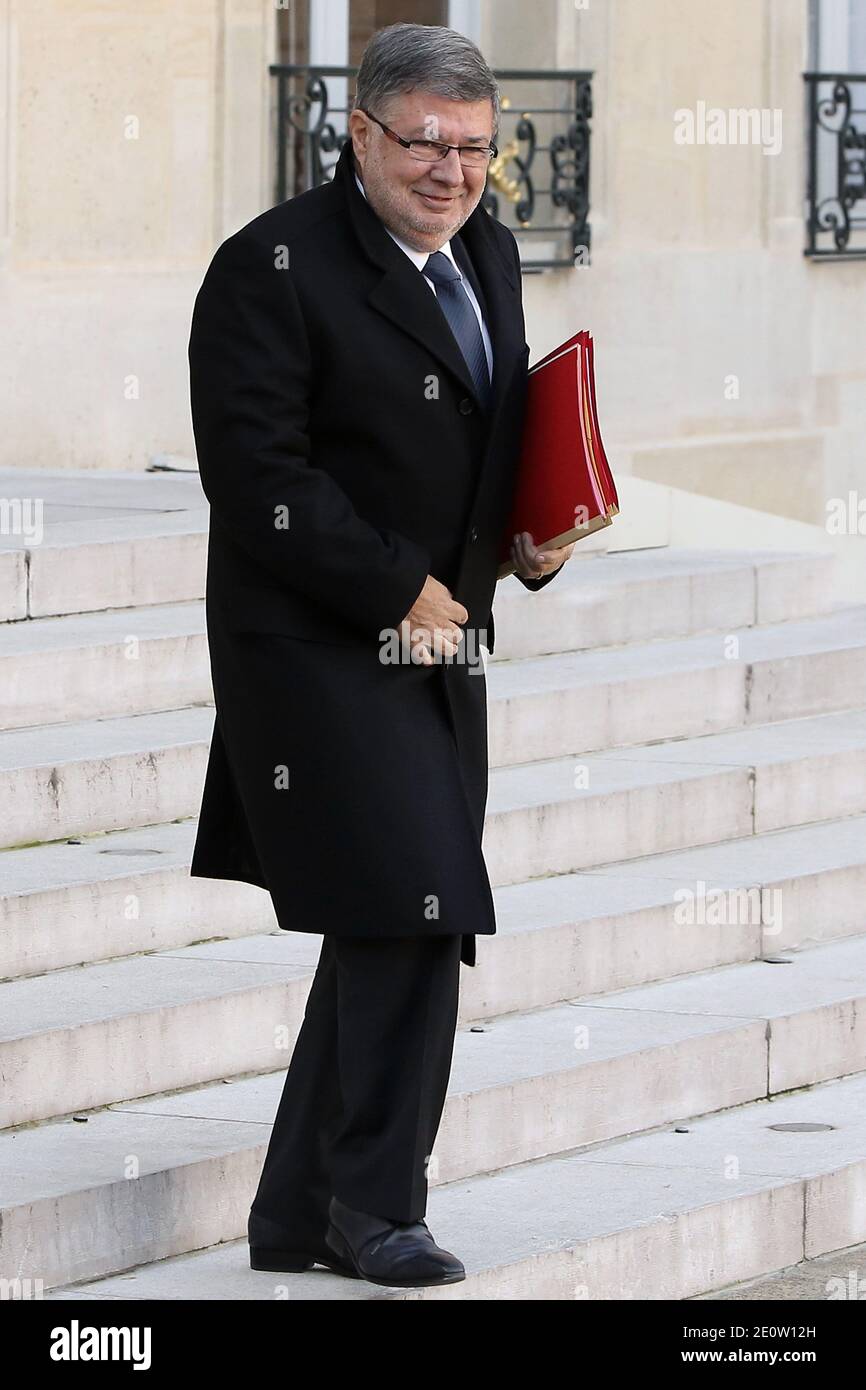 Ministro incaricato delle relazioni con il Parlamento Alain Vidalies lascia il Palazzo presidenziale Elysee dopo la riunione settimanale del gabinetto, a Parigi, in Francia, il 31 ottobre 2012. Foto di Stephane Lemouton/ABACAPRESS.COM. Foto Stock