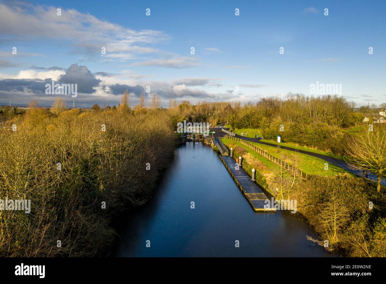 Toome canale sentiero vicino Toomenbridge Foto Stock