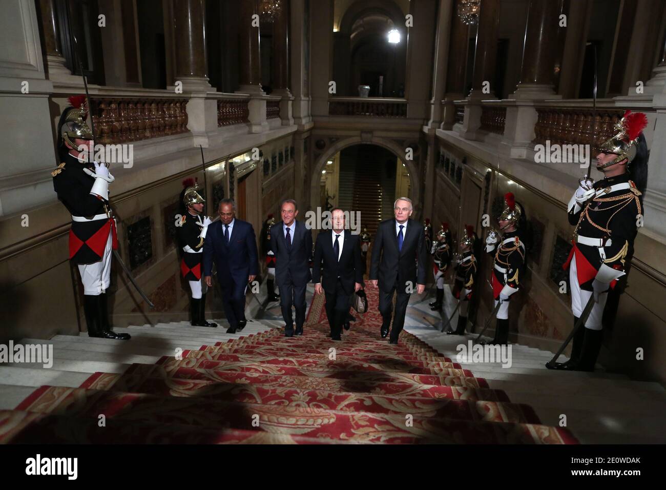 Ministro degli esteri Victorti a Lurel, sindaco di Parigi Bertrand Delanoe, presidente francese Francois Hollande e primo ministro Jean-Marc Ayrault durante la 'Giornata d'oltremare' del congresso dei sindaci francesi a Parigi, in Francia, il 19 novembre 2012. Foto di Hamilton/Pool/ABACAPRESS.COM Foto Stock
