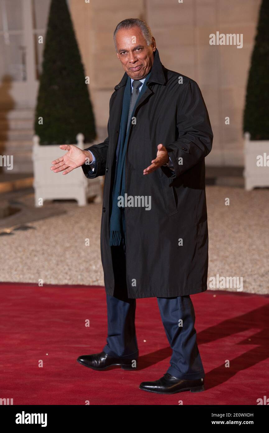 Victorin Lurel arriva al Palazzo Elysee per assistere a una cena di stato in onore del presidente brasiliano Dilma Rousseff, a Parigi, Francia, il 11 dicembre 2012. Foto di Christophe Guibbaud/ABACAPRESS.COM Foto Stock