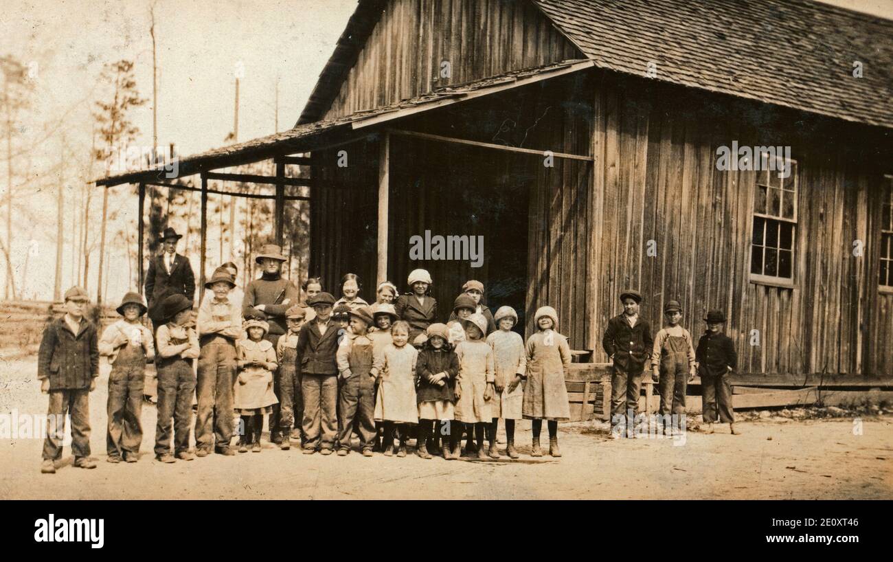 La scuola Browning vicino a Dublino. Un piccolo numero di alunni molto mal ospitati. Posizione: Dublino [vicino], Georgia. 1915 Foto Stock