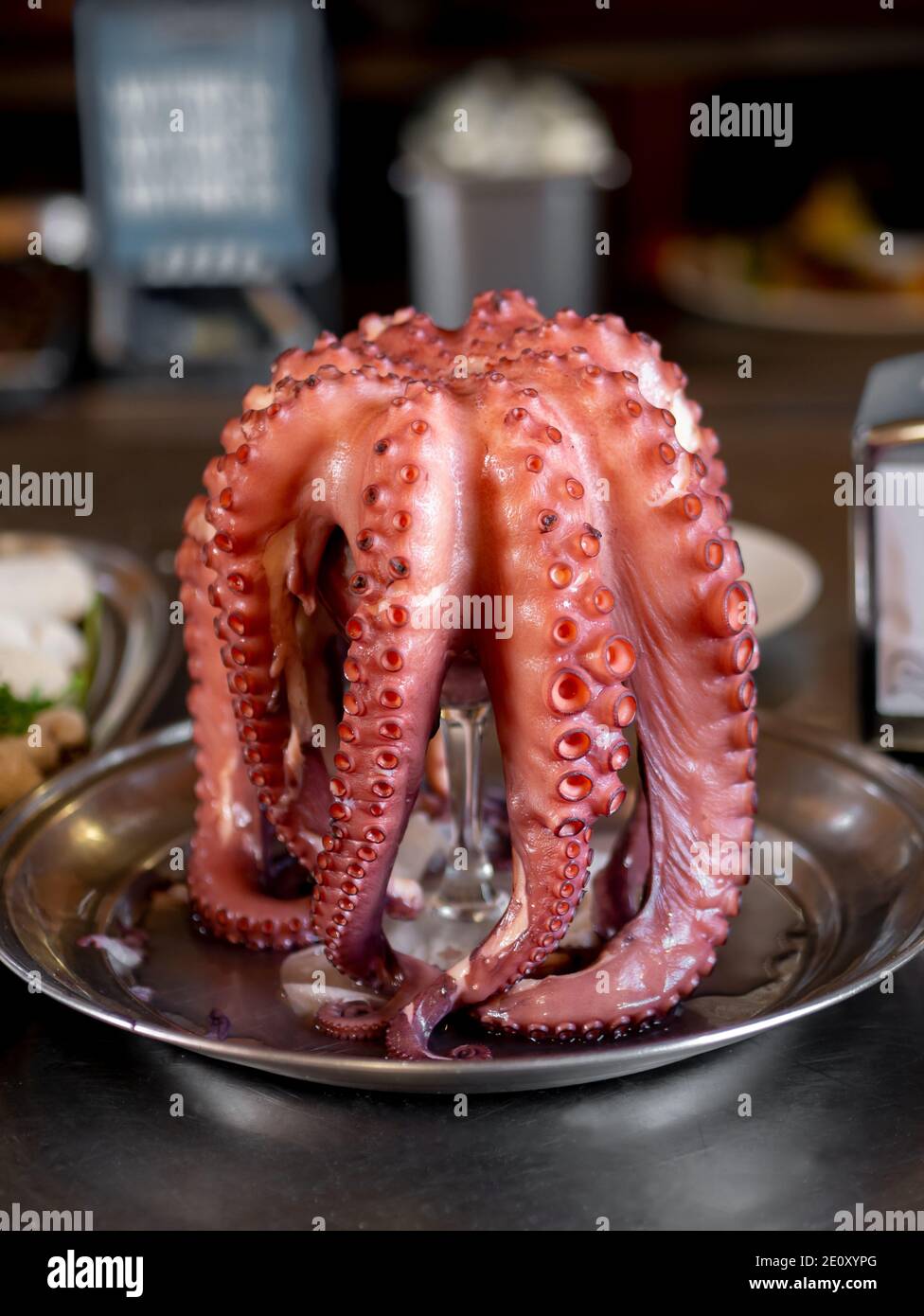 Octopus cucinato di recente in UN ristorante Foto Stock
