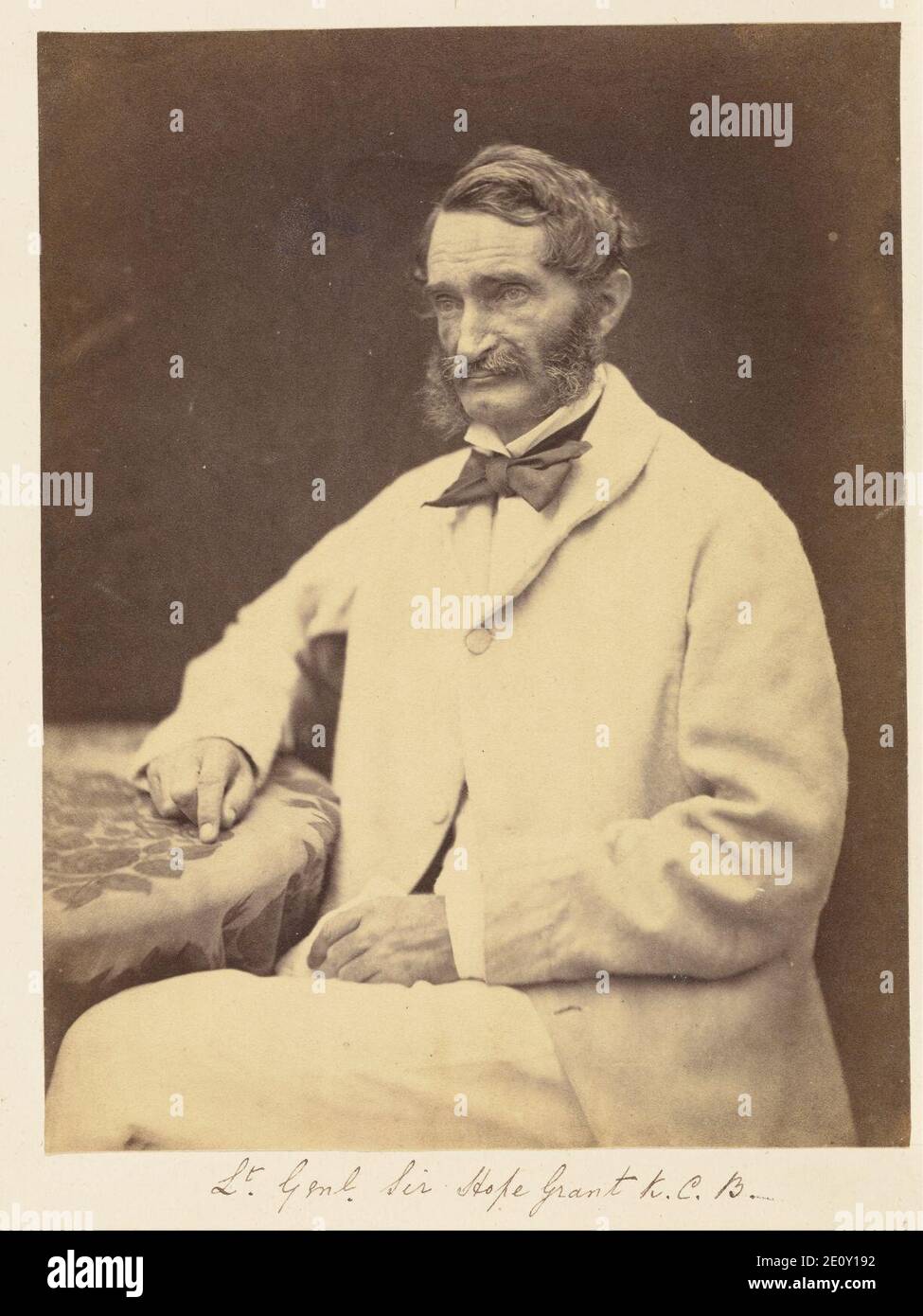 Il tenente generale Sir Hope Grant, K.C.B. attribuito a Felice Beato. Foto Stock