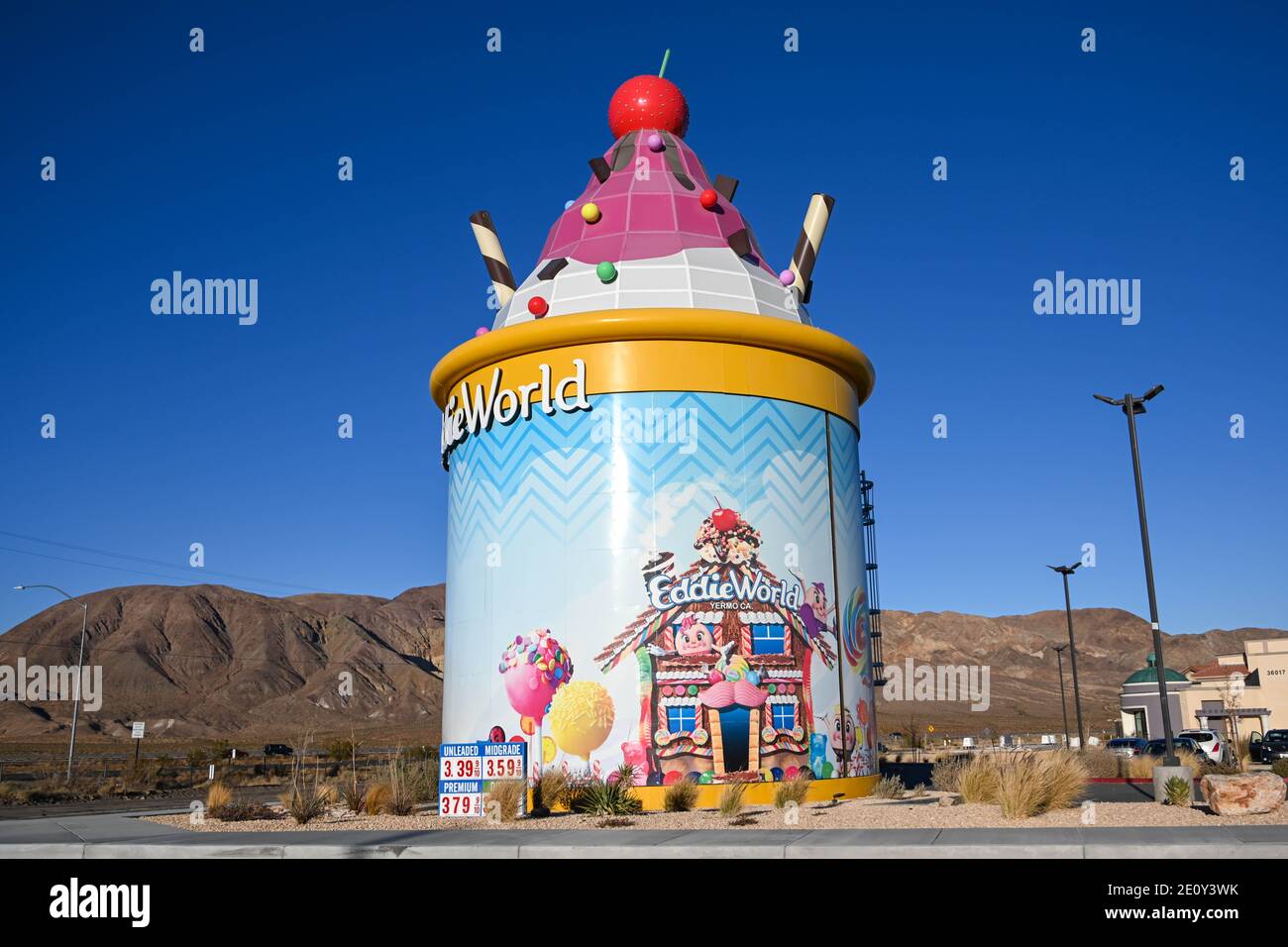 A General view of Eddie World minimarket and benzina station, Tuesday, Dec. 29, 2020 in Yermo, California (Dylan Stewart/Image of Sport) Foto Stock