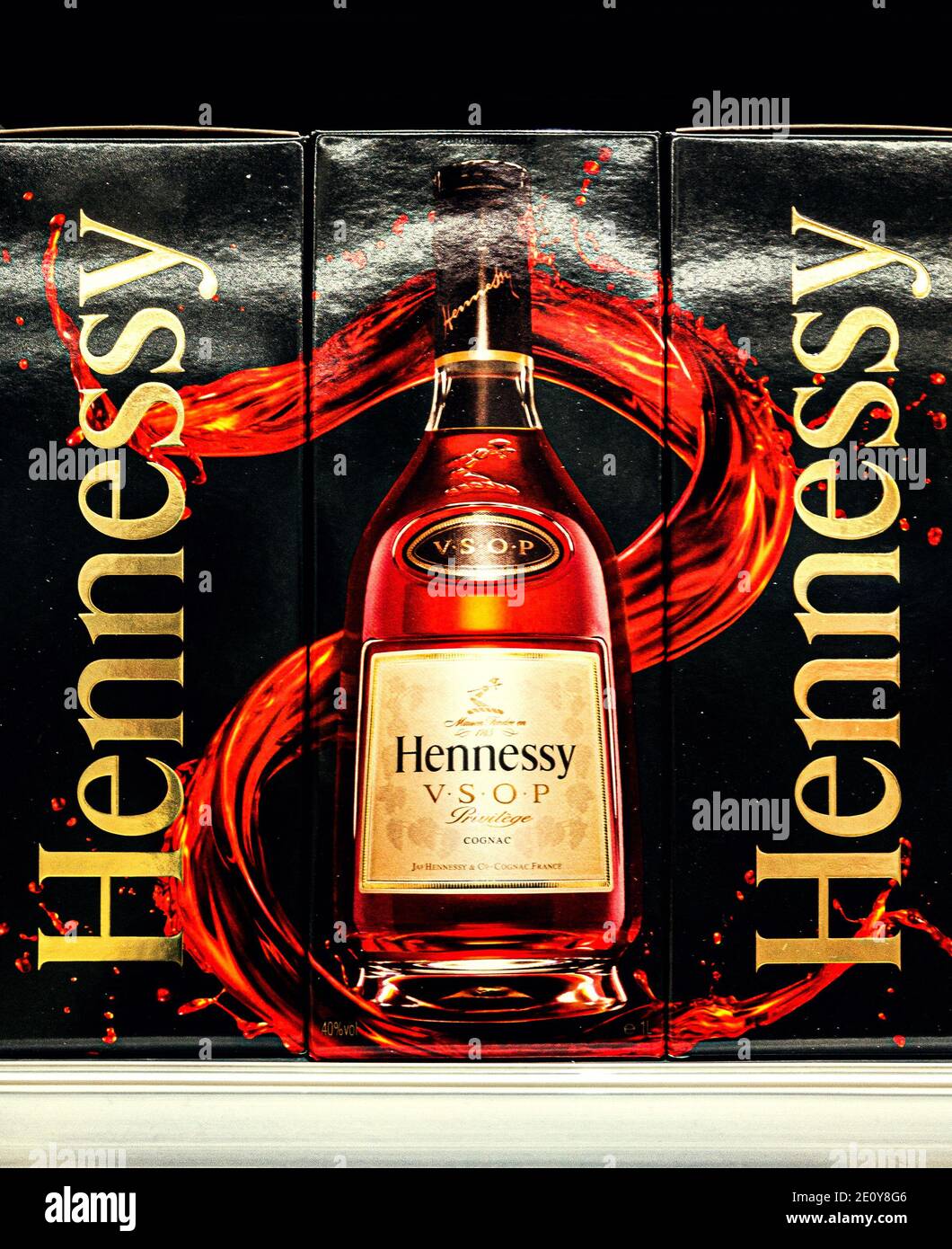 2020: Design composito di pacchetti cognac Hennessy elite in enoteca Foto Stock
