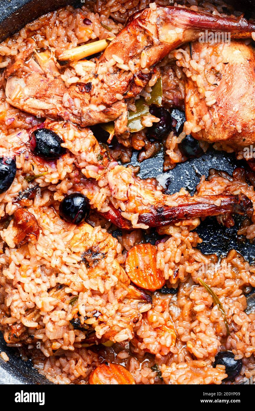 Gustoso pilaf con coniglio stufato.Risotto con fondo lepre.Food Foto Stock