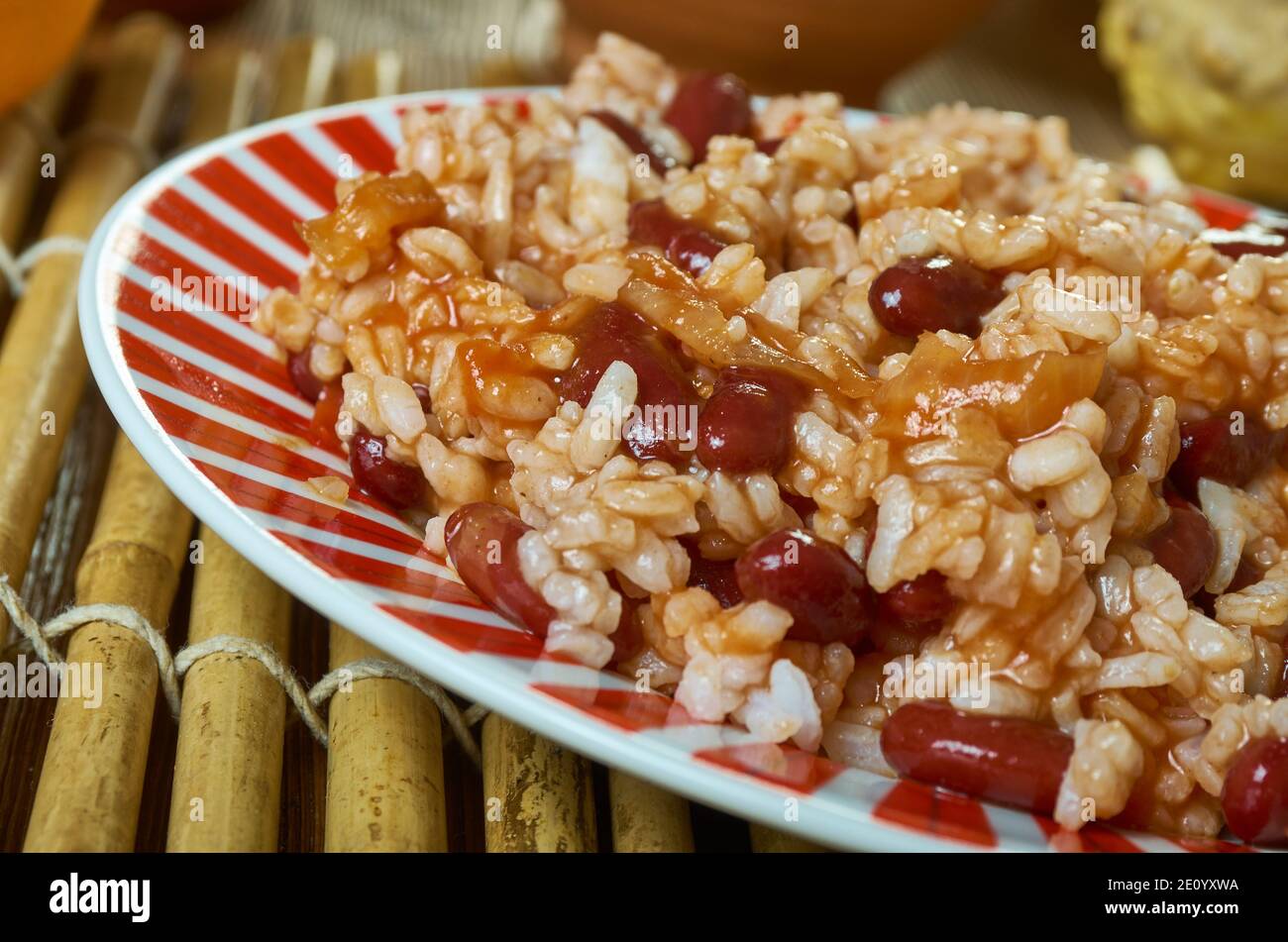 Arroz junto - piatto portoricano, fatto con riso, fagioli e carne Foto Stock