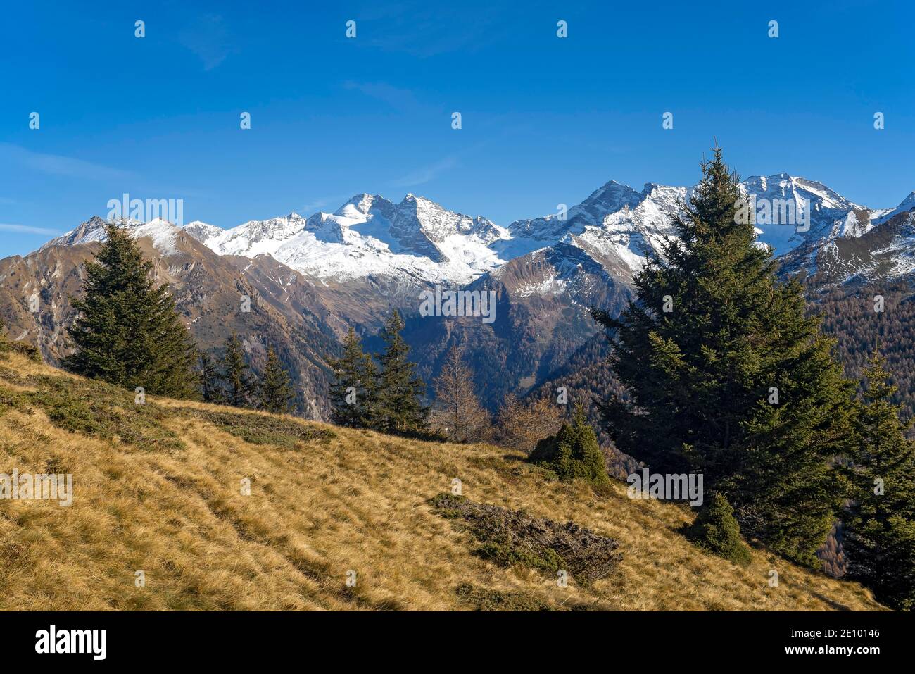 Paesaggio montano a Padauner Kogel, alle spalle di Olperer, Fußstein, Schrammacher, Alpi Zillertaler, Tirolo, Austria, Europa Foto Stock