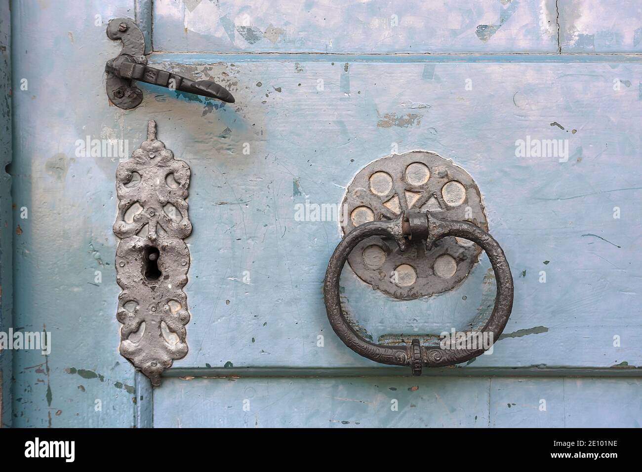 Vecchi accessori per porte e battitori alla porta d'ingresso della Chiesa della Trinità, Gräfenbeg, alta Franconia, Baviera, Germania, Europa Foto Stock Vecchi accessori per porte e battitori alla porta d'ingresso della Chiesa della Trinità, Gräfenbeg, alta Franconia, Baviera, Germania, Europa Foto Stock