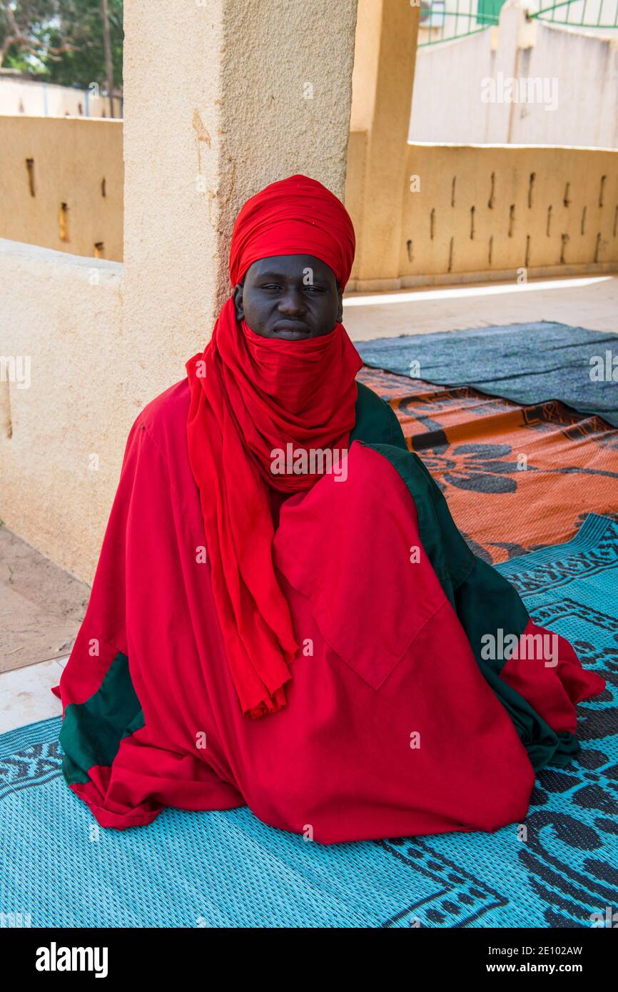 Guardia del Sultano prima del palazzo sultano di Koure, Niger, Africa Foto Stock