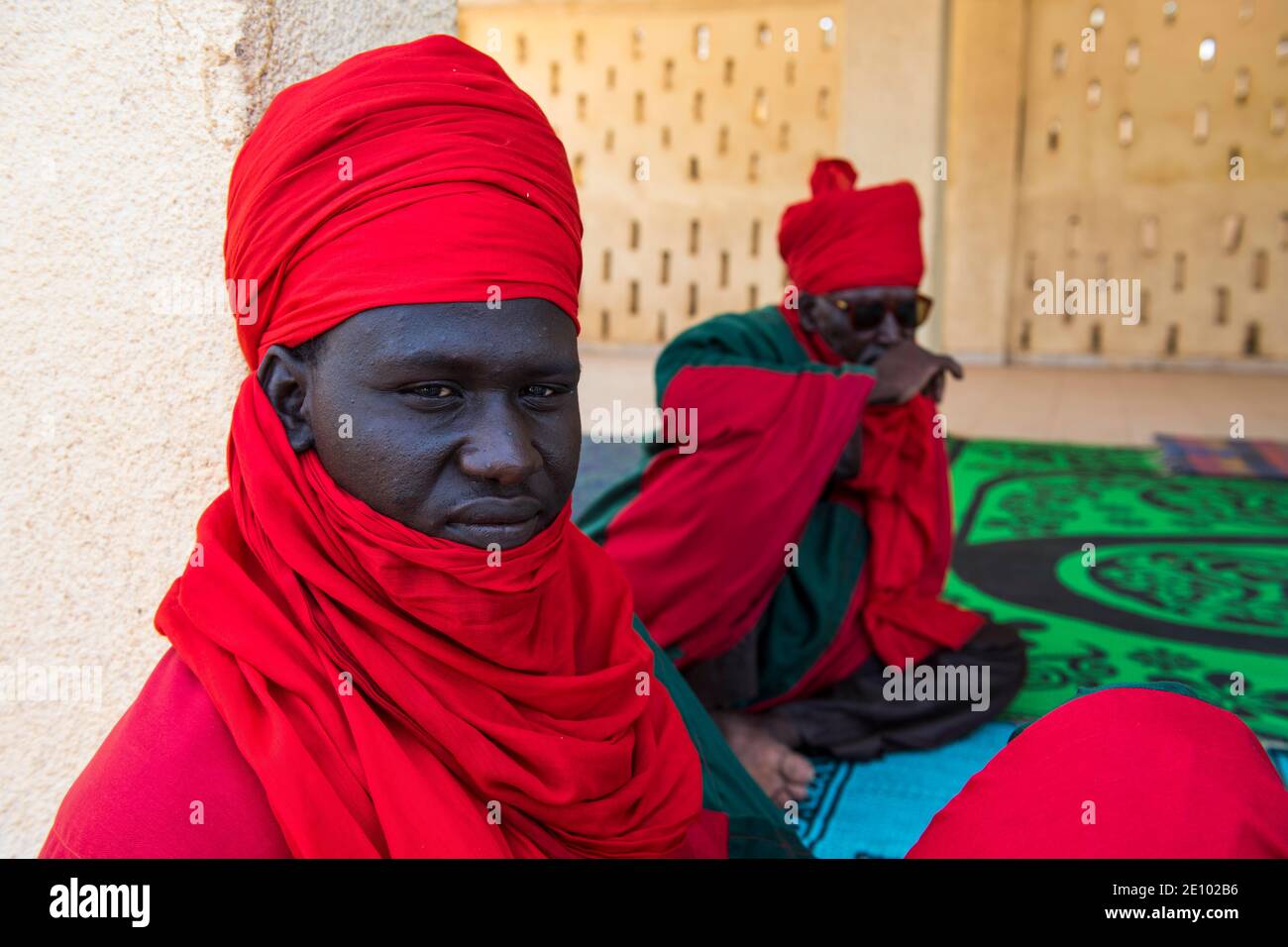 Guardia del Sultano prima del palazzo sultano di Koure, Niger, Africa Foto Stock