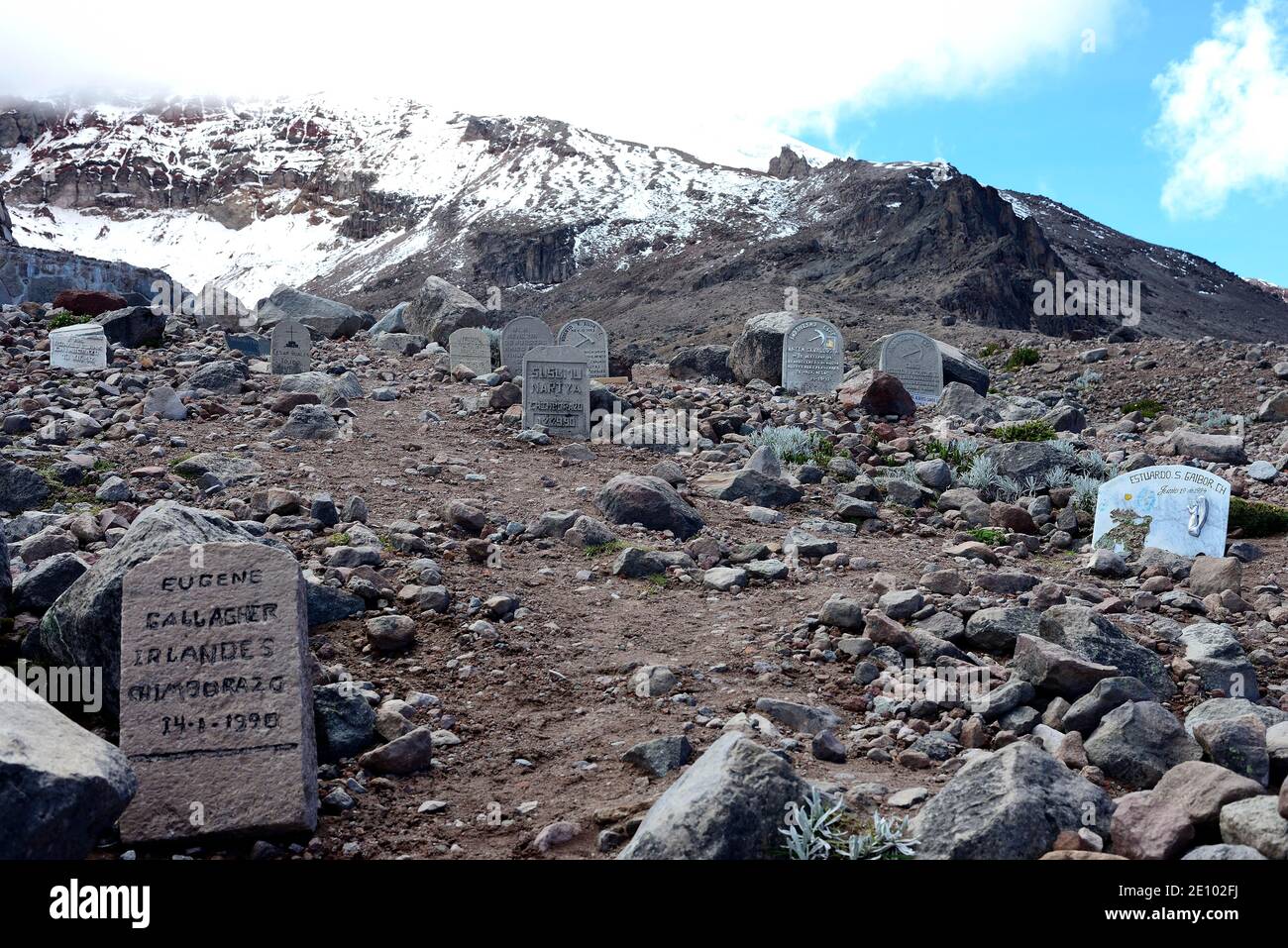 Cimitero degli alpinisti al vulcano Chimborazo, provincia di Chimborazo, Ecuador, Sud America Foto Stock