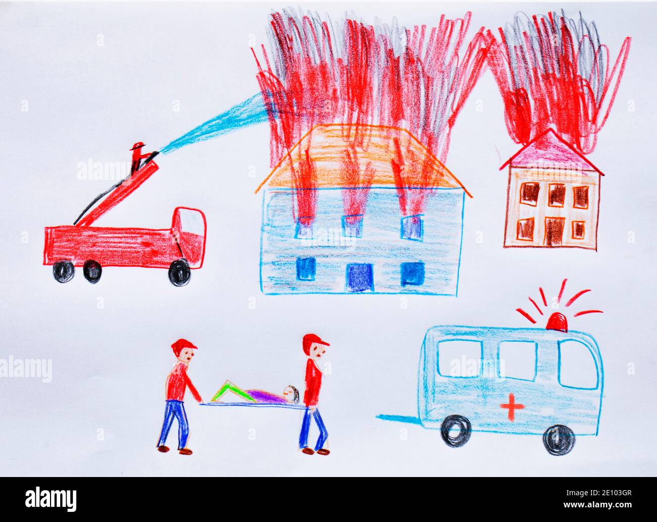 Illustrazione ingenua, disegno di bambini, vigili del fuoco estinguono la casa in fiamme, trasporto paramedico ferito all'ambulanza Foto Stock