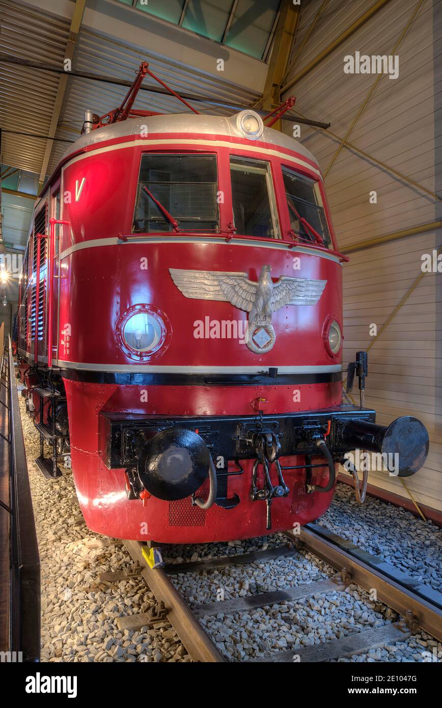 Locomotiva elettrica e 19 12 della Deutsche Reichsbahn, costruita nel 1938, DB Museum, Norimberga, Franconia media, Baviera, Germania, Europa Foto Stock