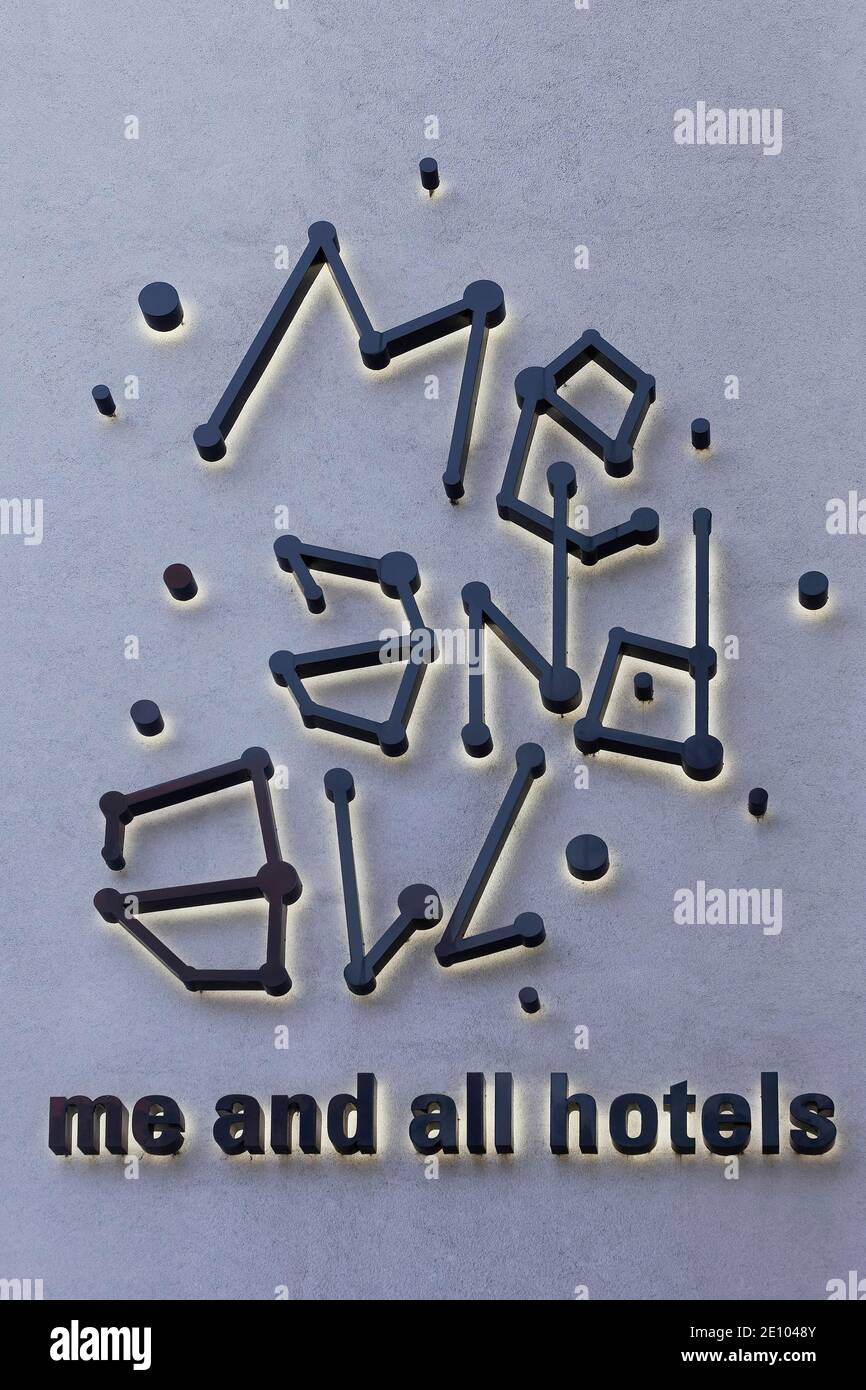 Io e tutti gli hotel, logo sull'edificio, boutique hotel, Düsseldorf, Nord Reno-Westfalia, Germania, Europa Foto Stock