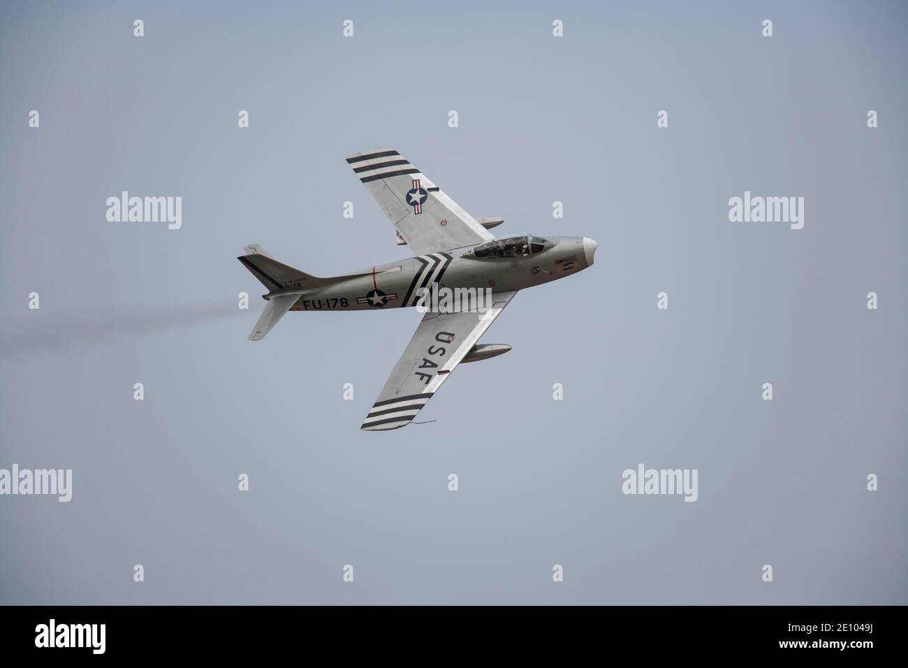 Nord America F-86 Sabre aeromobili in volo negli Stati Uniti Airforce marcature, Cambridgeshire, Inghilterra, Regno Unito, Europa Foto Stock