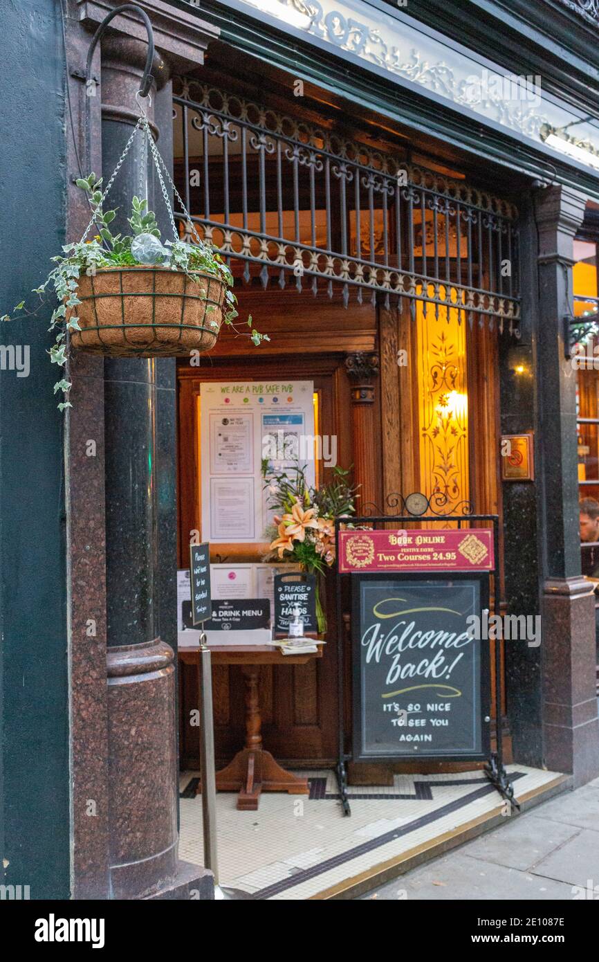 Il mazzo di Grapes, Greene King, Brompton Road, Londra Foto Stock