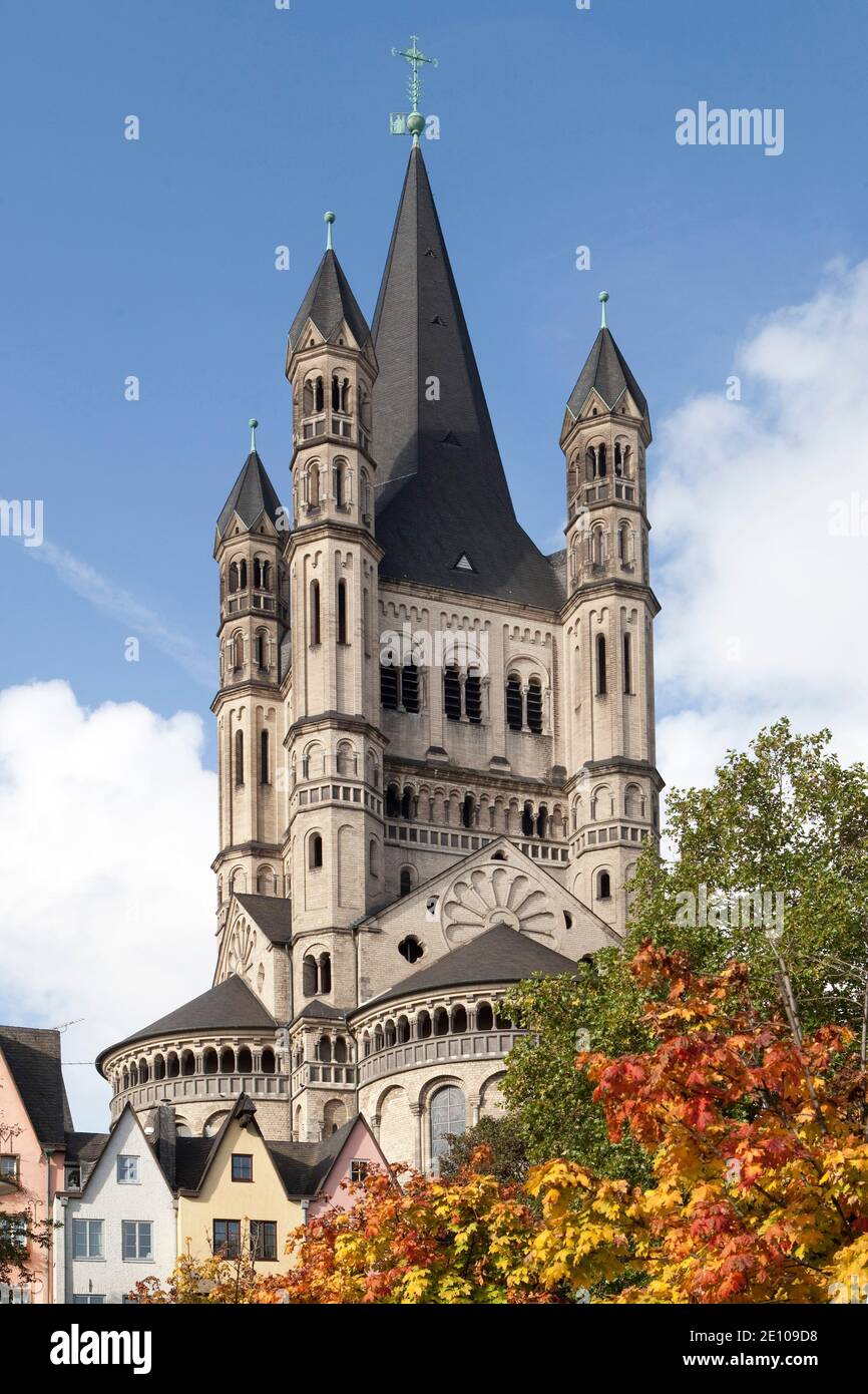 Chiesa di Gross San Martino nel centro storico della città. È una delle 12 chiese romaniche più importanti di Colonia Foto Stock