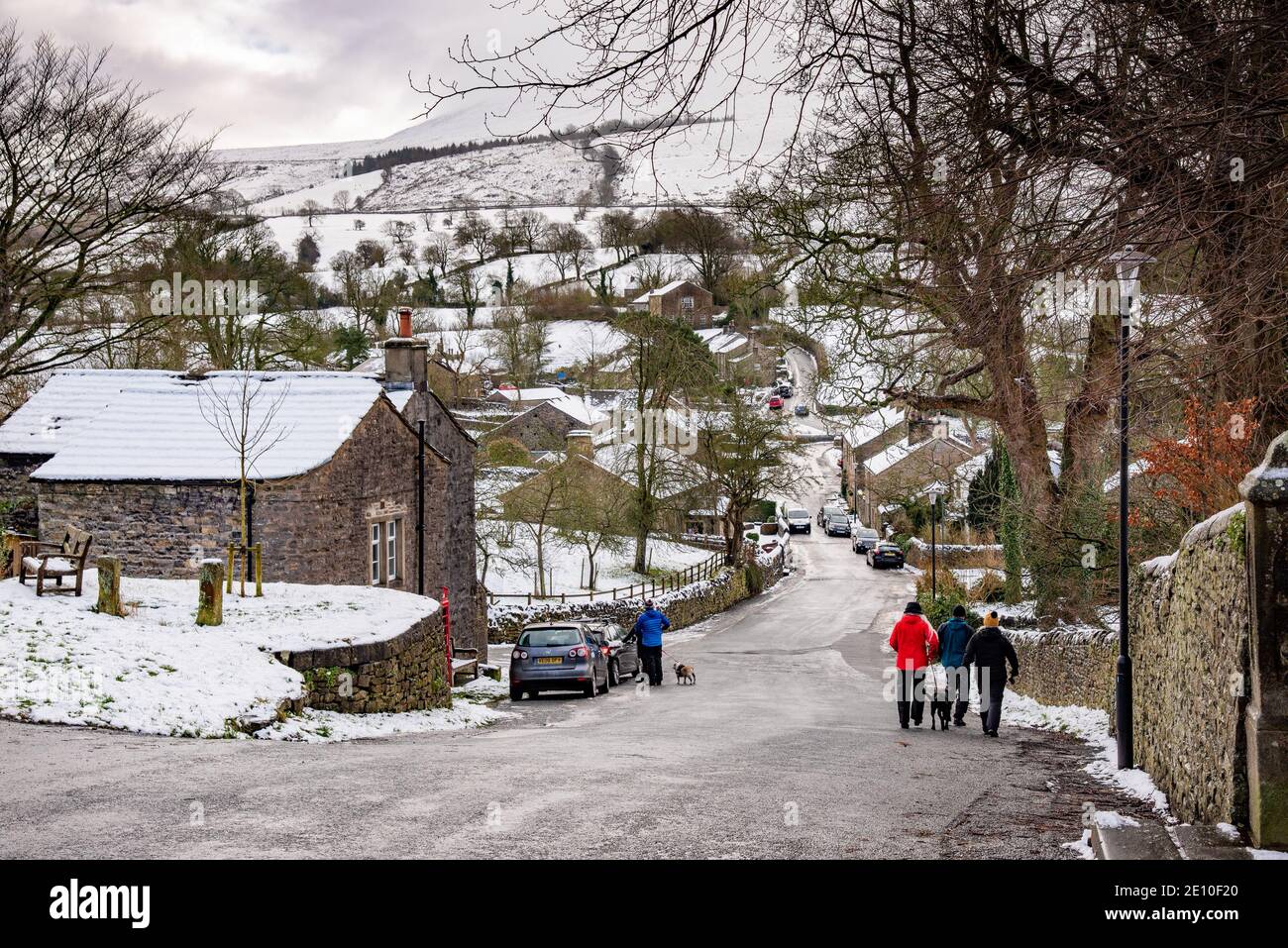 Downham, Clitheroe, Lancashire, Regno Unito. 3 gennaio 2021. Neve sul villaggio di Downham, Clitheroe, Lancashire. Credit: John Eveson/Alamy Live News Foto Stock