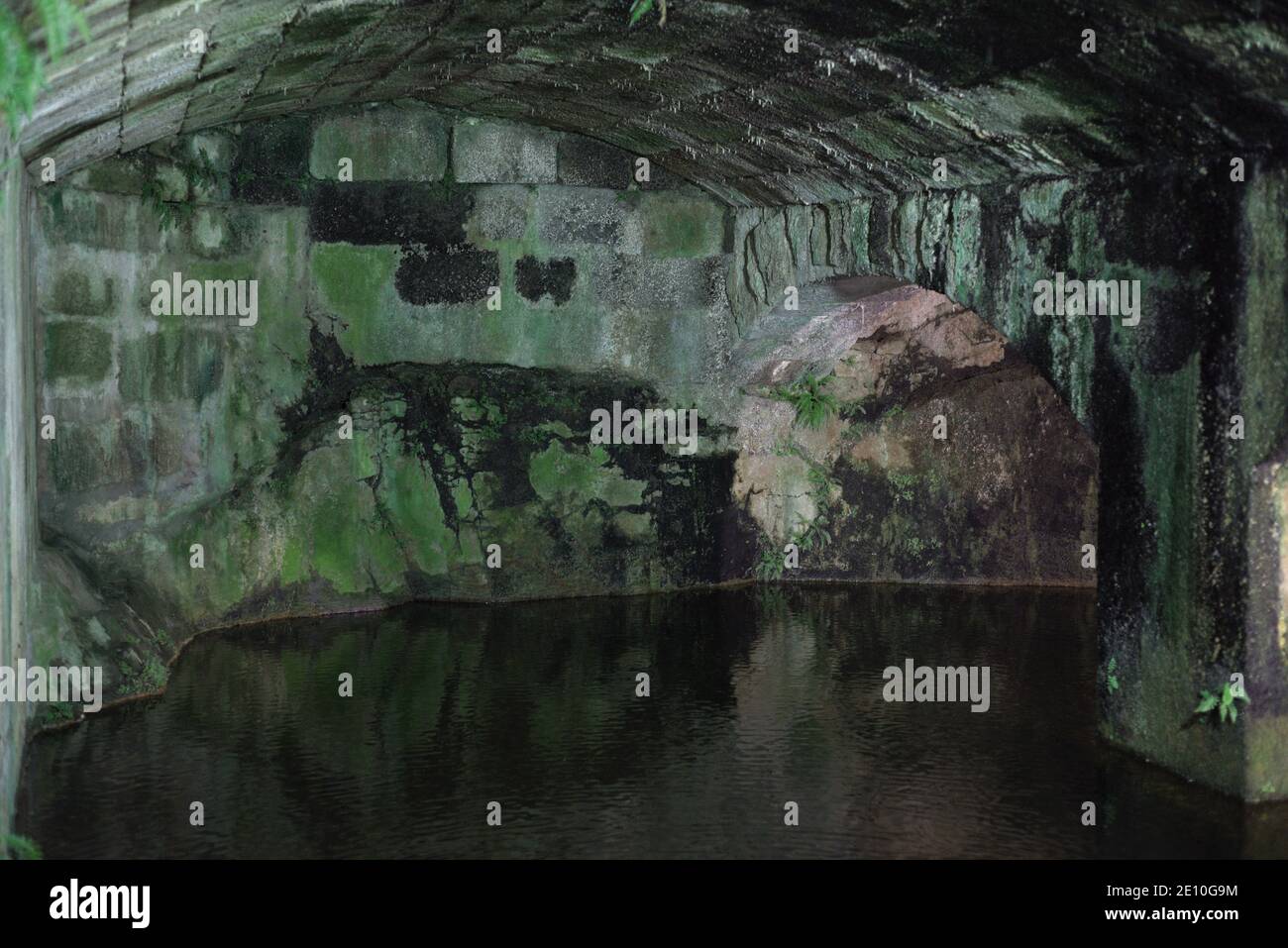 Spagna, Galizia, Coruña. Castello di San Anton (Museo Archeologico e di Storia). Cisterna sotterranea per raccogliere l'acqua piovana e rampa di accesso alla piattaforma alta. 18 ° secolo. Foto Stock