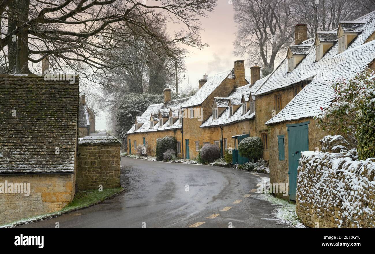 Snowshill villaggio in neve, Cotswolds, Gloucestershire, Inghilterra. Foto Stock