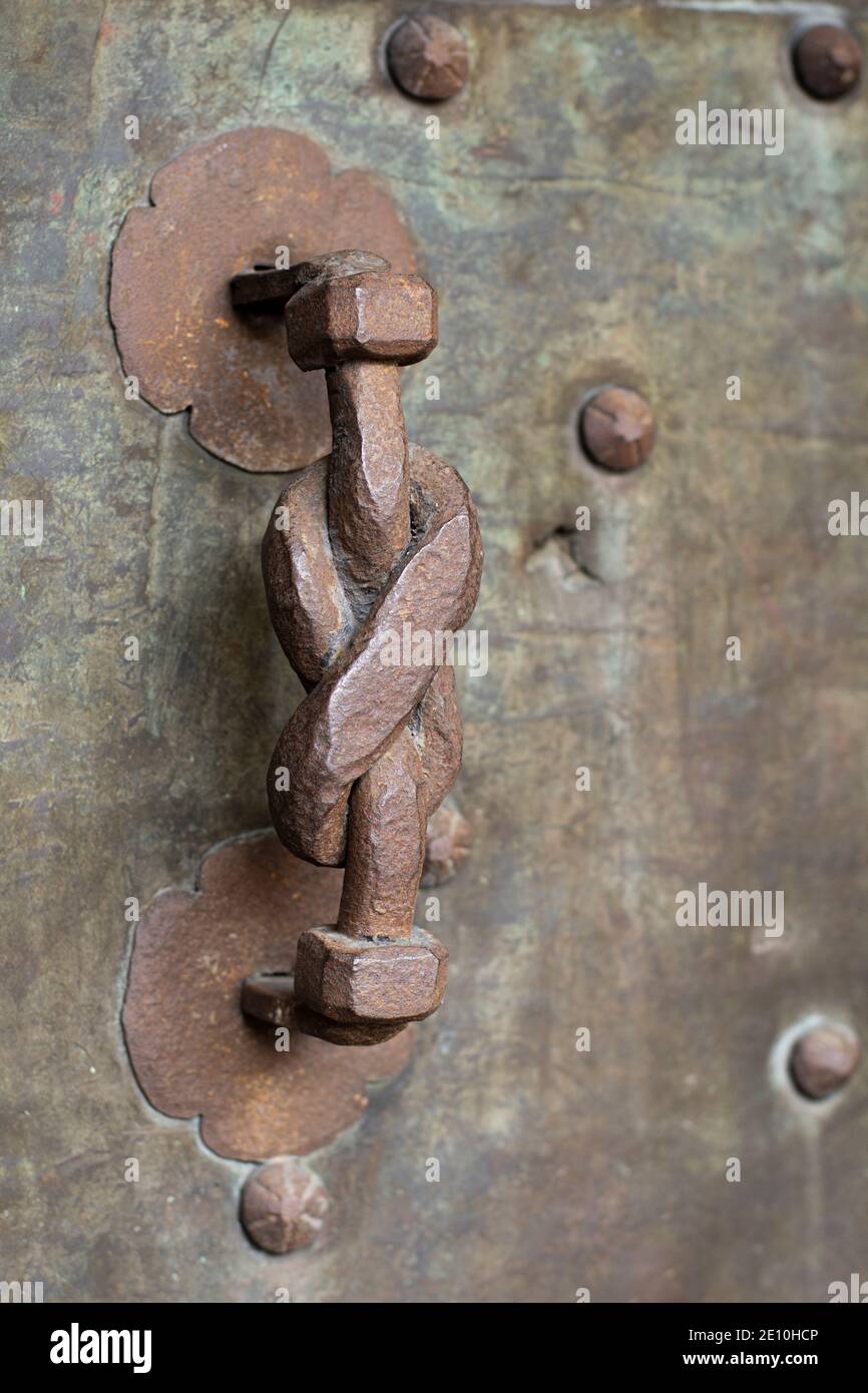 Antico medievale metallo bronzo porta-maniglia Foto Stock