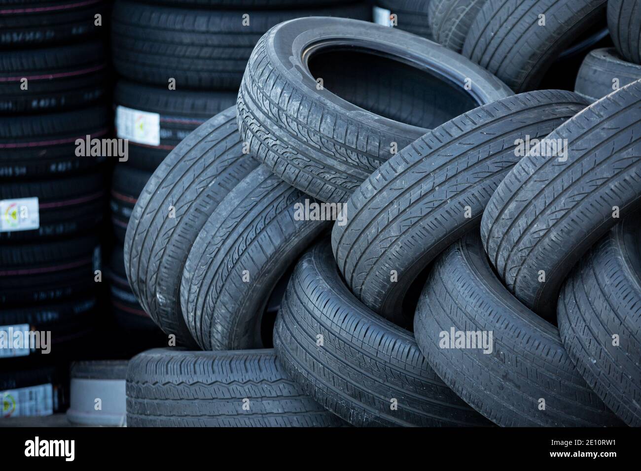 Pneumatici usati immagini e fotografie stock ad alta risoluzione - Alamy