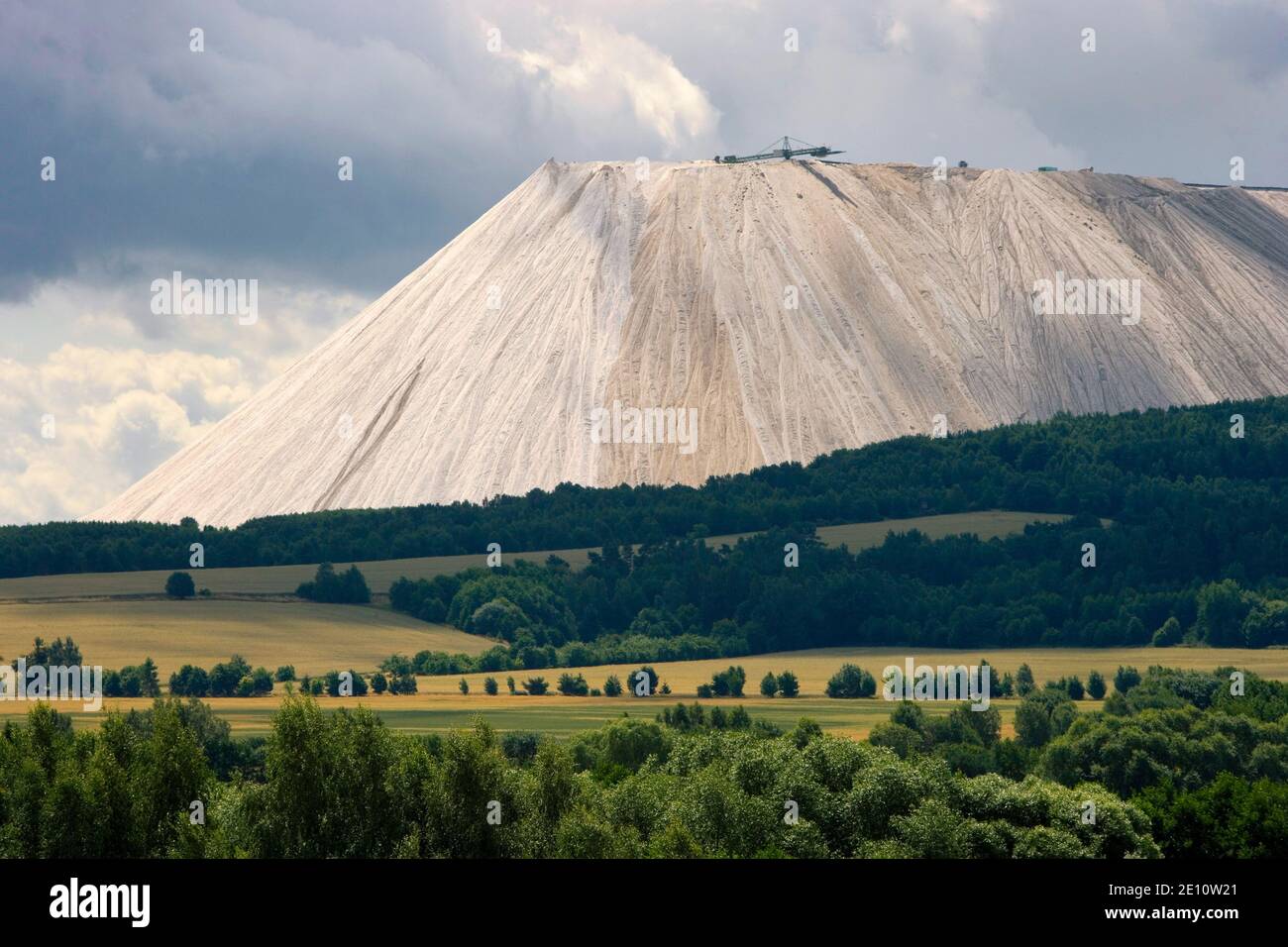 La montagna di potassio più alta della Germania (Monte Kali) vicino a Heringen (Werra) in Assia; sovrasta l'area circostante di oltre 200 metri Foto Stock