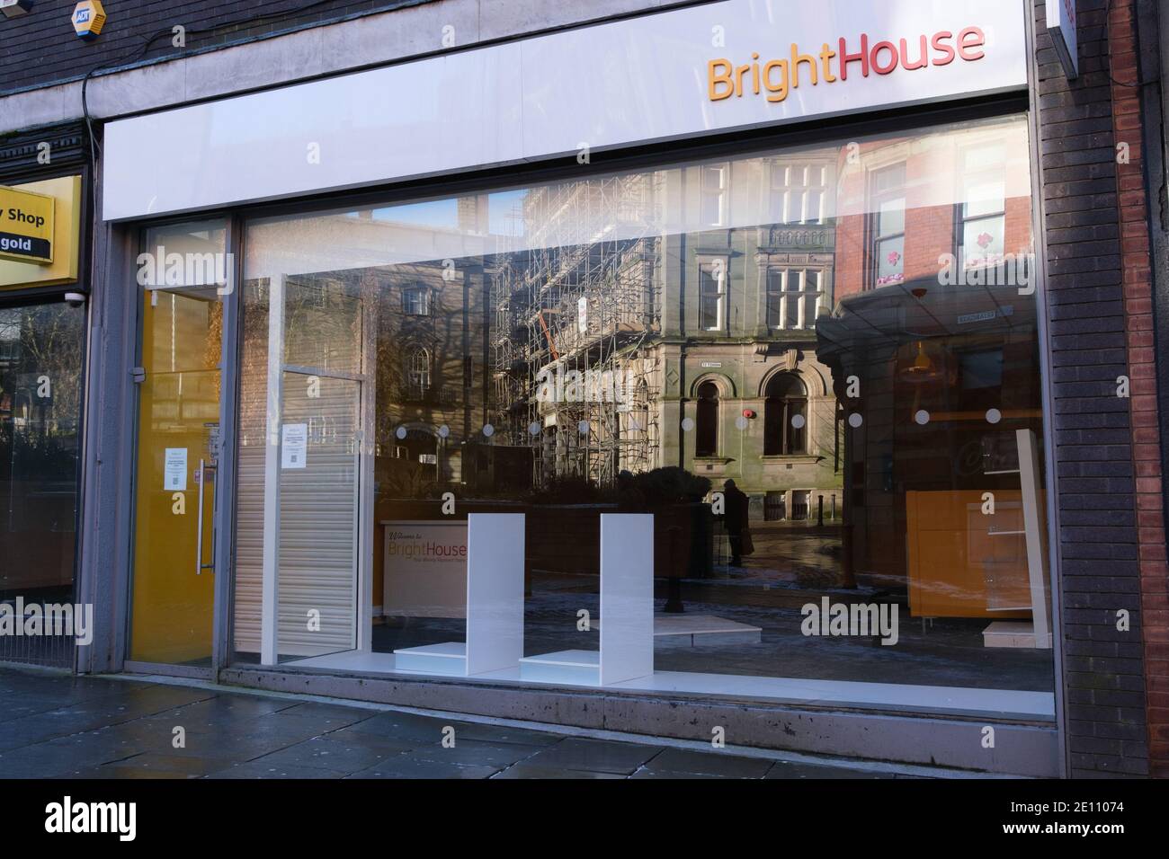 Negozi al dettaglio che hanno chiuso sulla High Street intorno al centro città di Preston, Lancashire, Regno Unito. Foto Stock