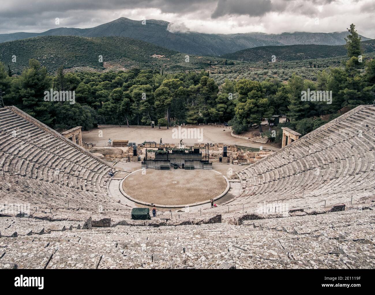 Grande teatro antico di Epidauro, Peloponneso, Grecia. Foto Stock