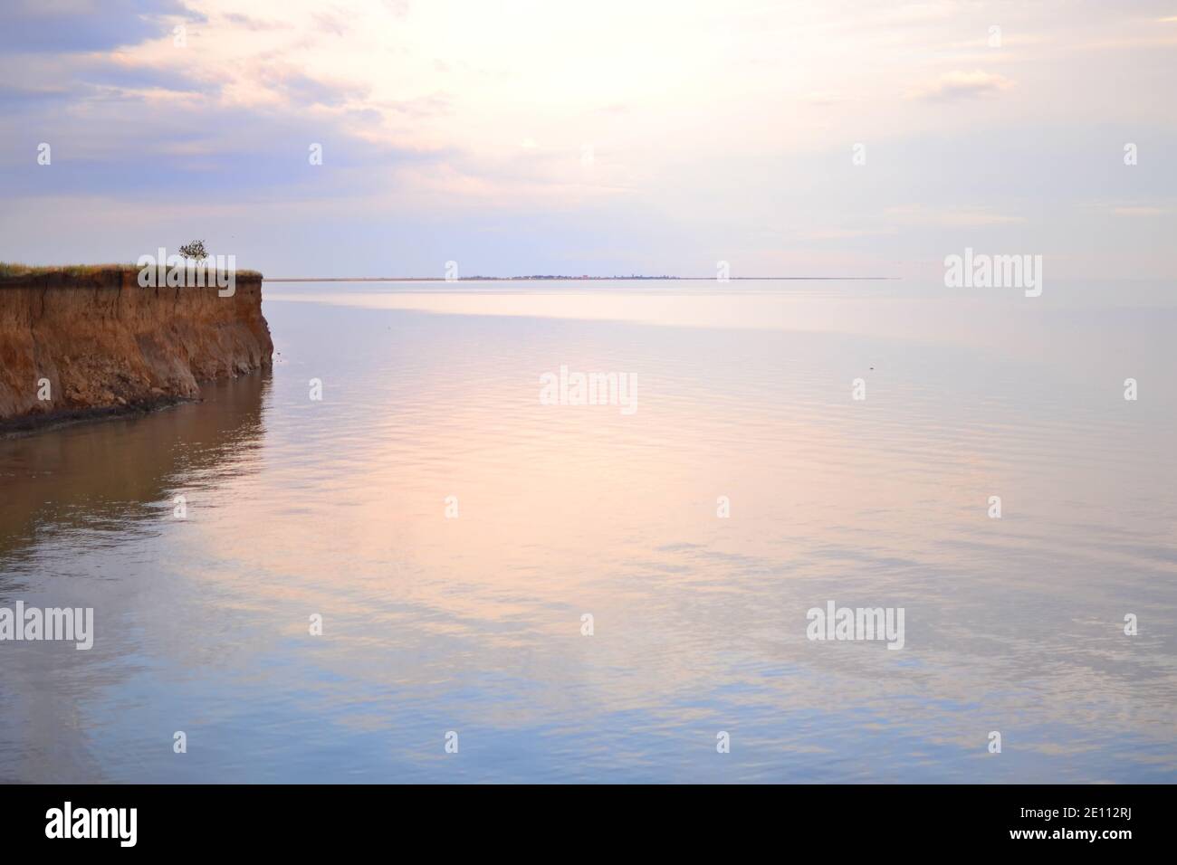 Tramonto sul mare. Foto Stock