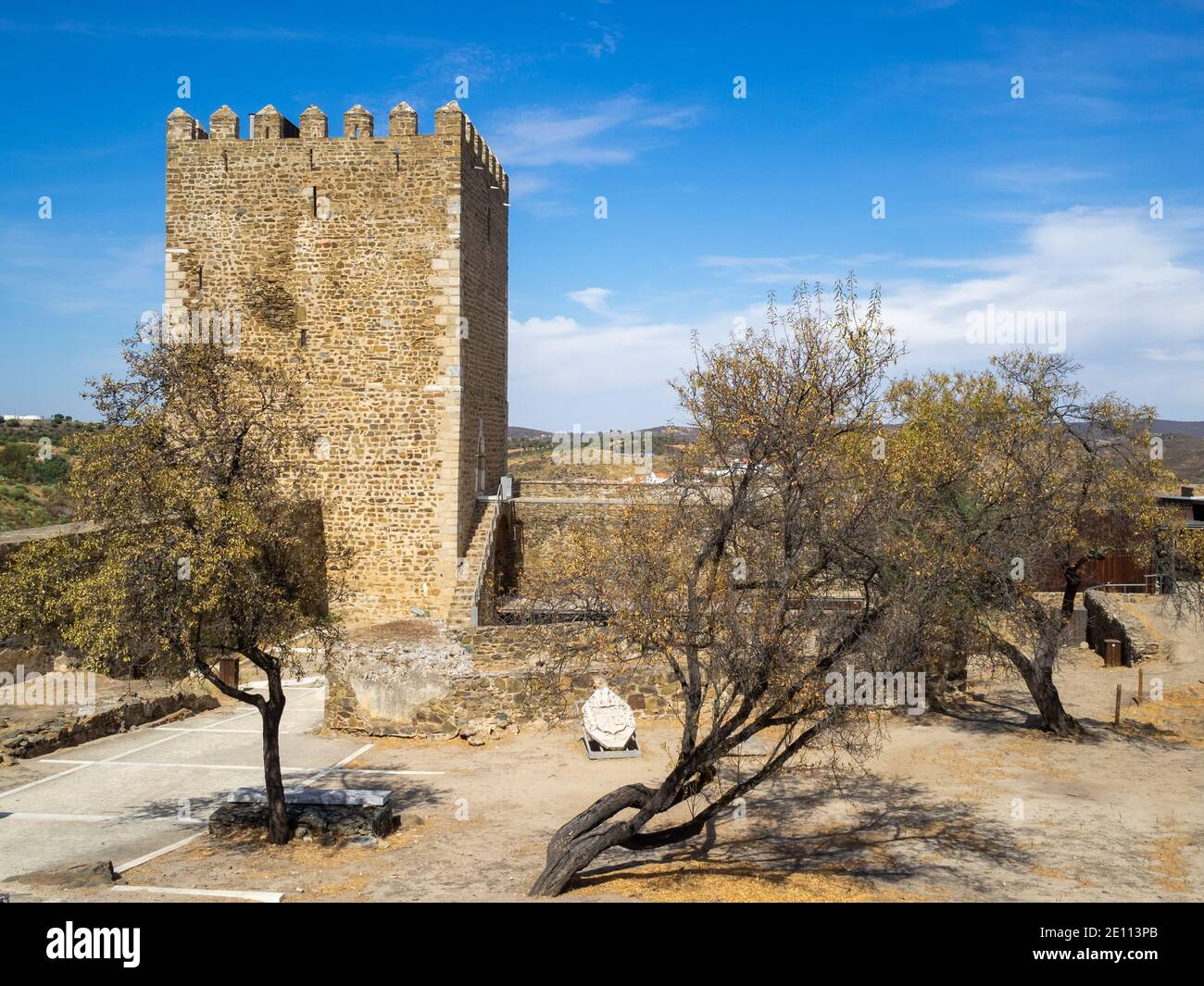 Castello di Mertola cortile interno e torre Foto Stock