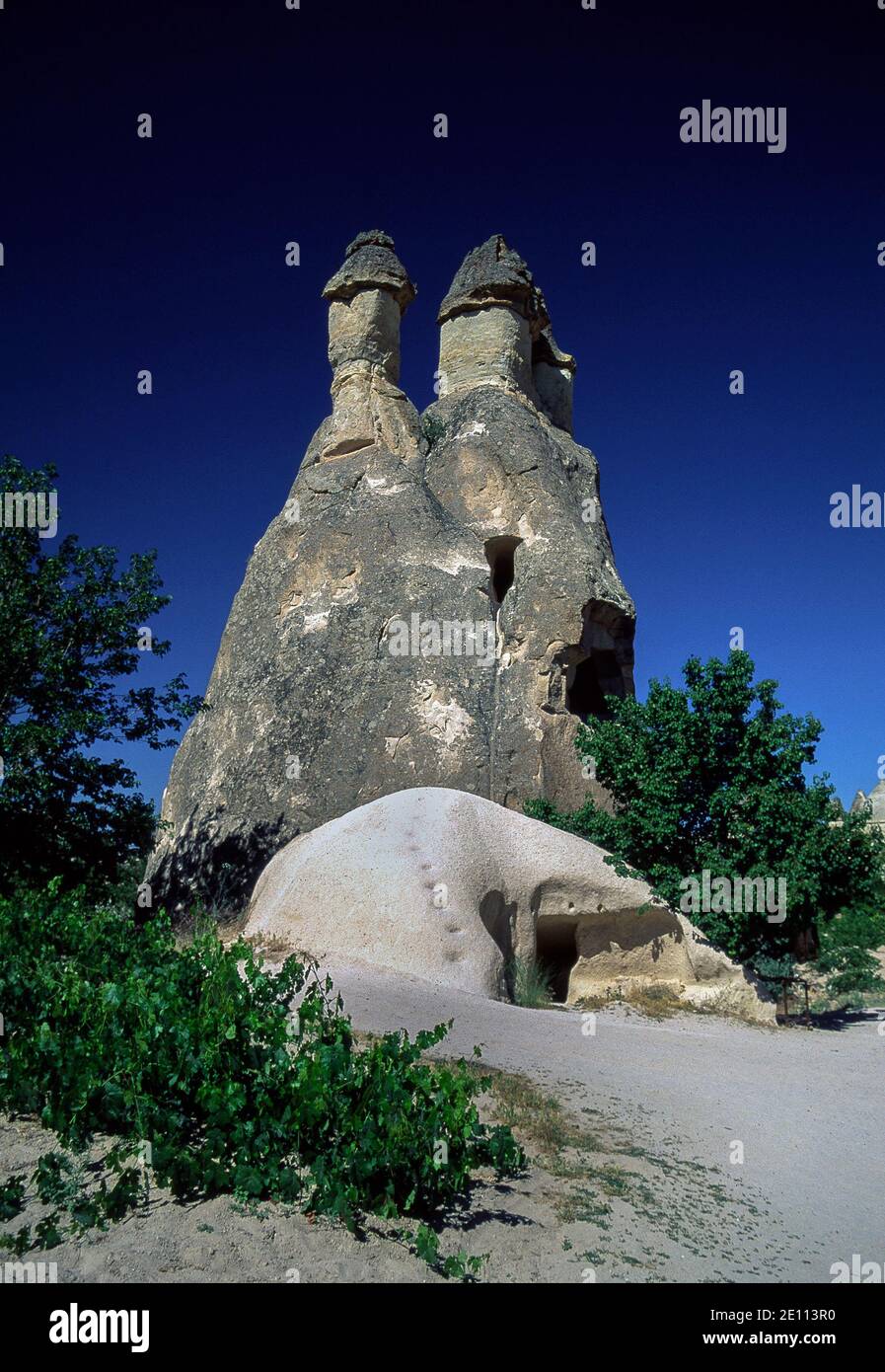 Zelve, Cappadocia, Turchia: San Simeon rock. Formazioni rocciose e laviche modellate da erosione del vento e della pioggia. Foto Stock