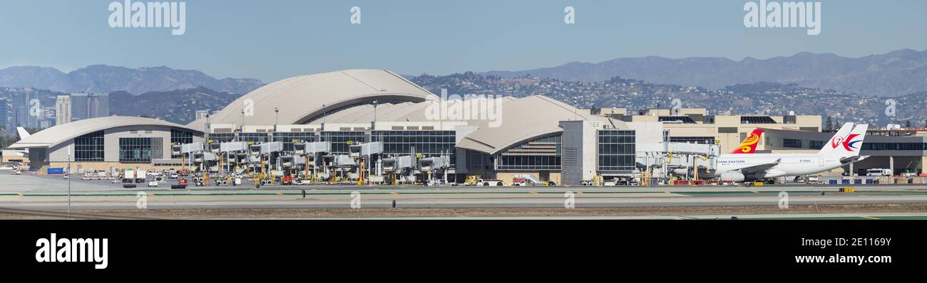 Aeroporto internazionale di Los Angeles, immagine a nord del terminal internazionale LAX Bradley il giorno di Capodanno. Foto Stock