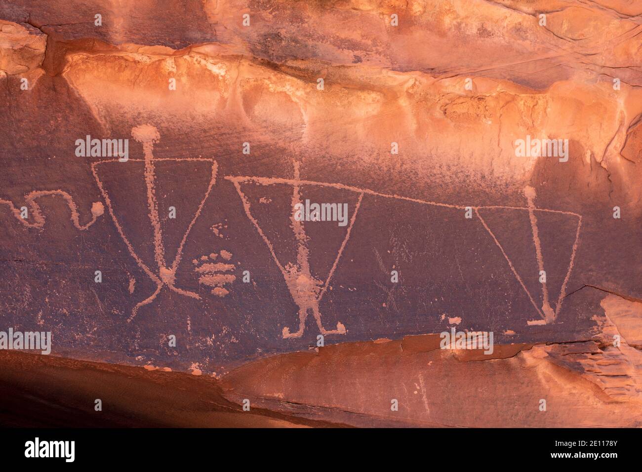 Arte rupestre americana nativa - Petroglifi - on the Birthing Rock, Kane Creek Road, Moab, Utah, USA Foto Stock