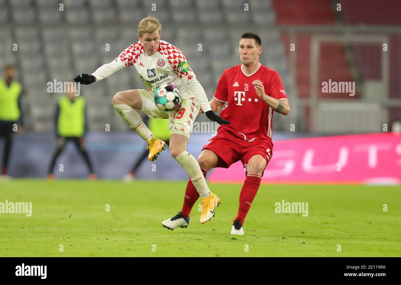 Firo: 03.01.2021 Fuvuball: Calcio: 1 Bundesliga, stagione 2020/21 FC Bayern Mvºnchen Muenchen - FSV FSV FSV Mainz 05 duelli Niklas Svºle, contro Jonathan Burkardt, n° 29 Foto: Marcel Engelbrecht/primo/pool | uso in tutto il mondo Foto Stock