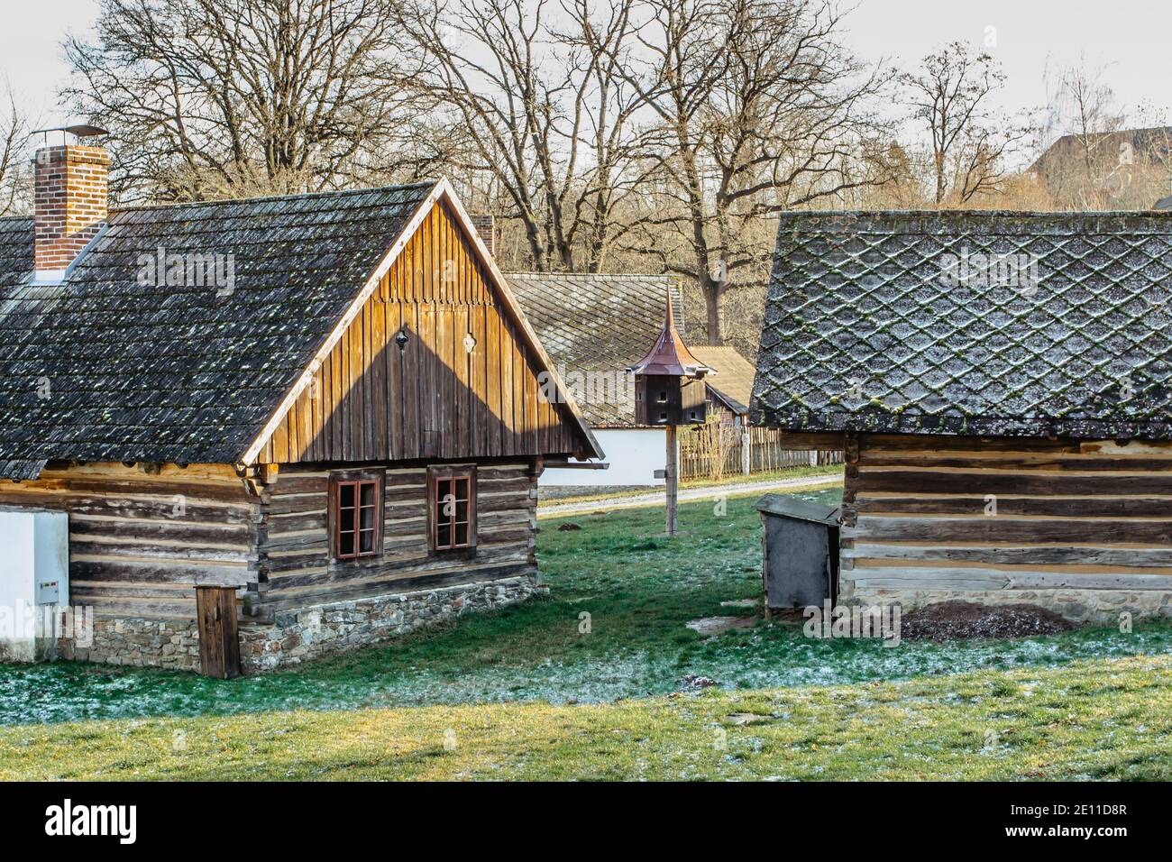 Vysoky Chlumec, repubblica Ceca-Dicembre 30,2020.Museo all'aperto di edifici rurali.architettura Folk in Il Central Bohemian Highlands.Residential Foto Stock