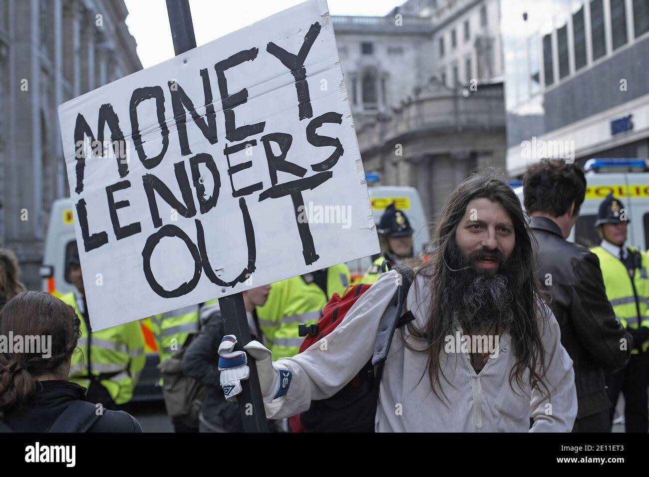 GRAN BRETAGNA / Inghilterra / Londra /UN uomo protesta contro le azioni dei banchieri durante le manifestazioni del G20 nella città di Londra il 1 aprile 2009 a lo Foto Stock