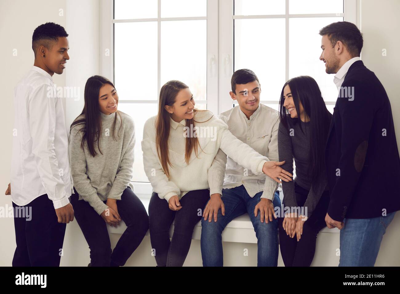 Gruppo internazionale di affari, cooperazione, concetto multietnico di gruppo Foto Stock