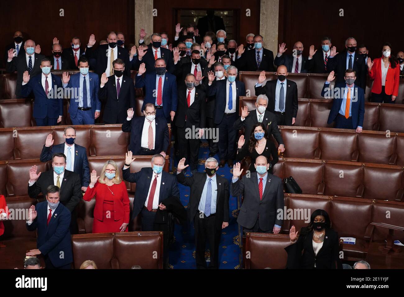 Washington, Stati Uniti. 3 gennaio 2021. I membri della Camera dei rappresentanti sono giurati durante il primo giorno del 117° Congresso nel Campidoglio degli Stati Uniti, domenica 3 gennaio 2021. Foto di Kevin Dietsch/UPI Credit: UPI/Alamy Live News Foto Stock