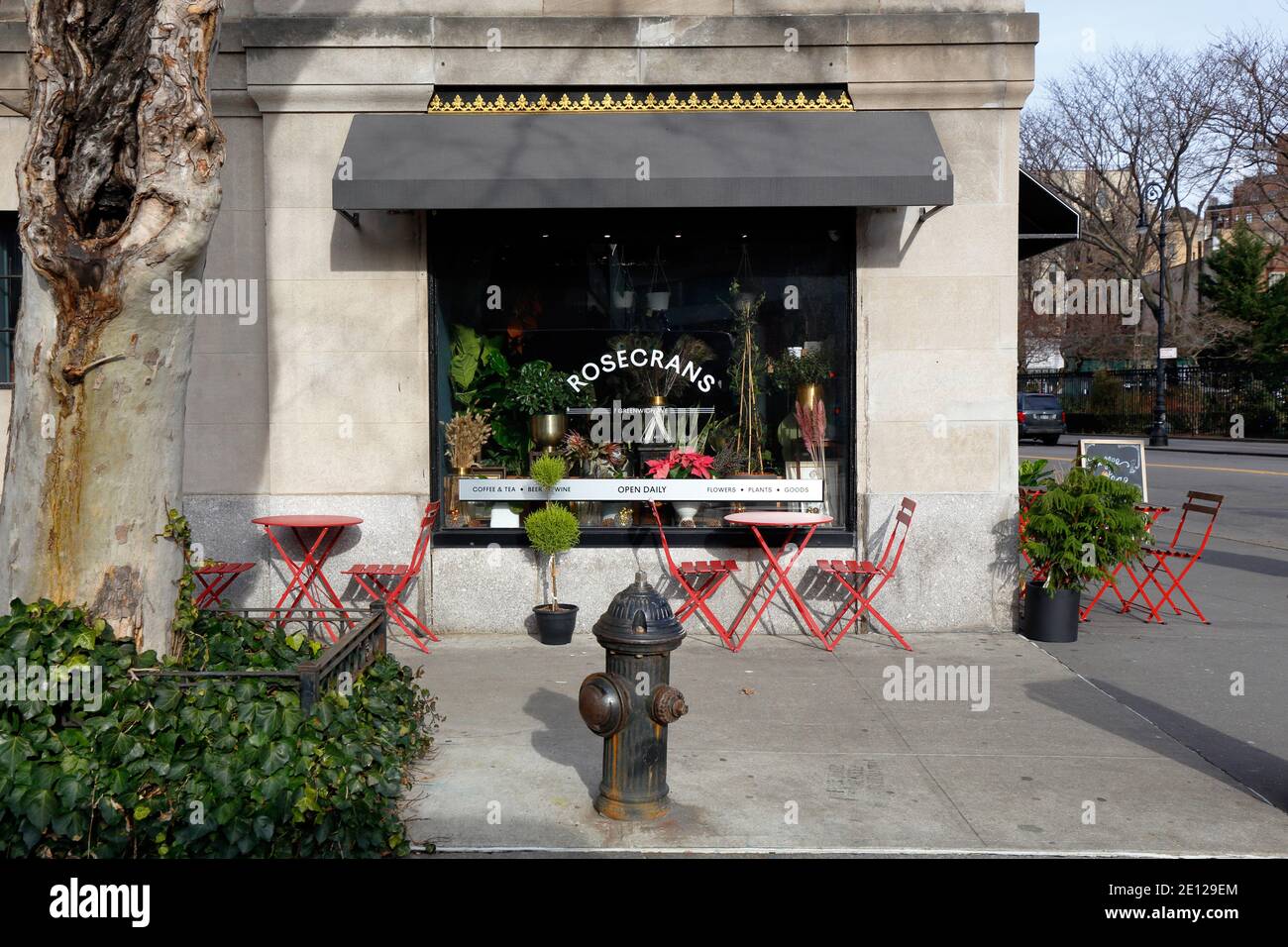 Rosecrans, 7 Greenwich Ave, New York, foto di un negozio di fiori e di un caffè nel quartiere Greenwich Village di Manhattan. Foto Stock