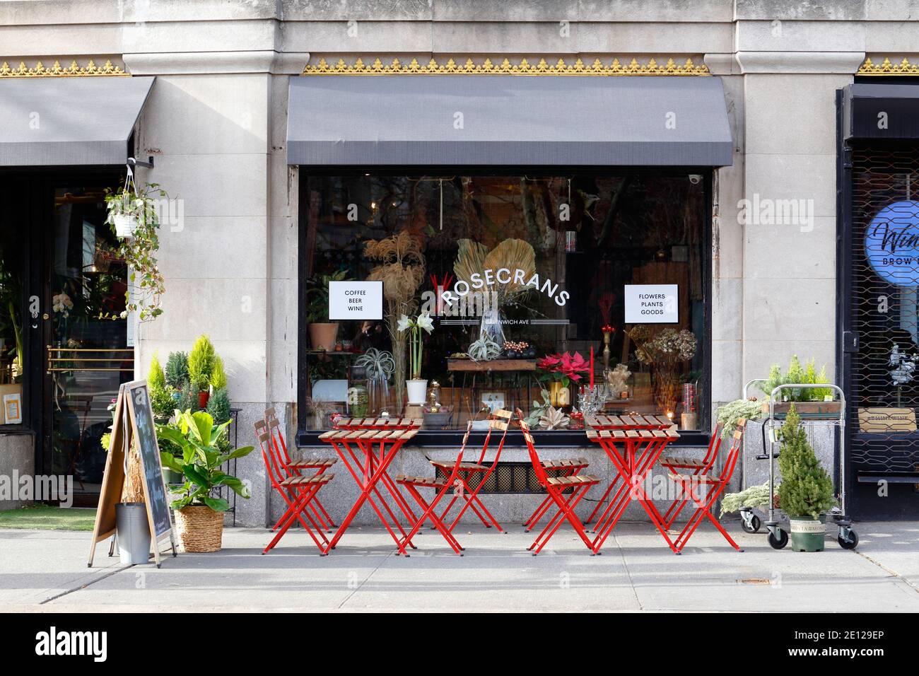 Rosecrans, 7 Greenwich Ave, New York, foto di un negozio di fiori e di un caffè nel quartiere Greenwich Village di Manhattan. Foto Stock