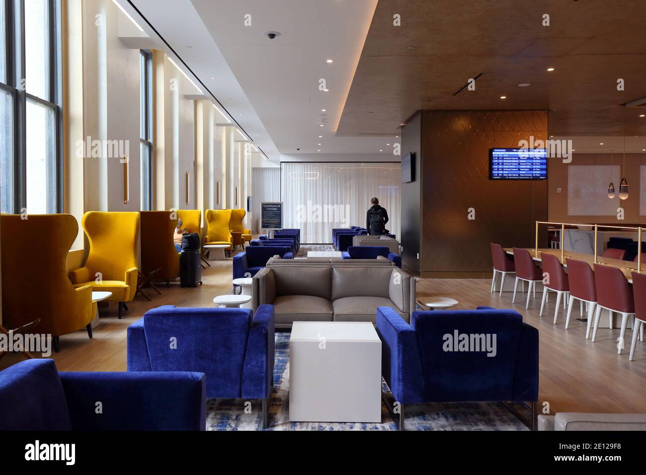 Area salotto all'interno della Amtrak Metropolitan Lounge nella Moynihan Train Hall della New York Penn Station. Empire Station Complex, New York. Foto Stock