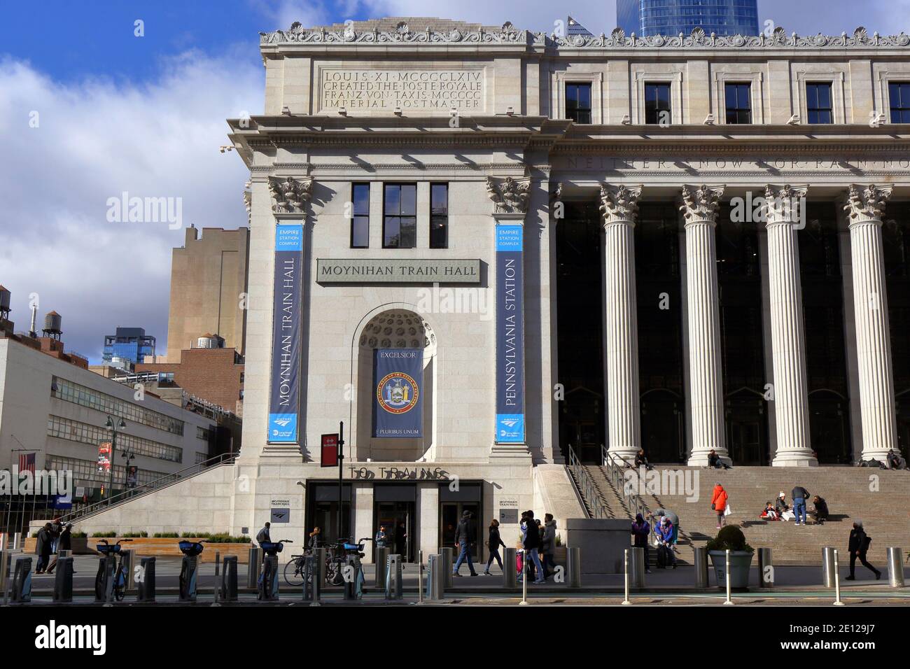 Ingresso alla Stazione Penn di New York, Moynihan Train Hall presso l'edificio dell'Ufficio postale principale, Empire Station Complex, New York. Foto Stock