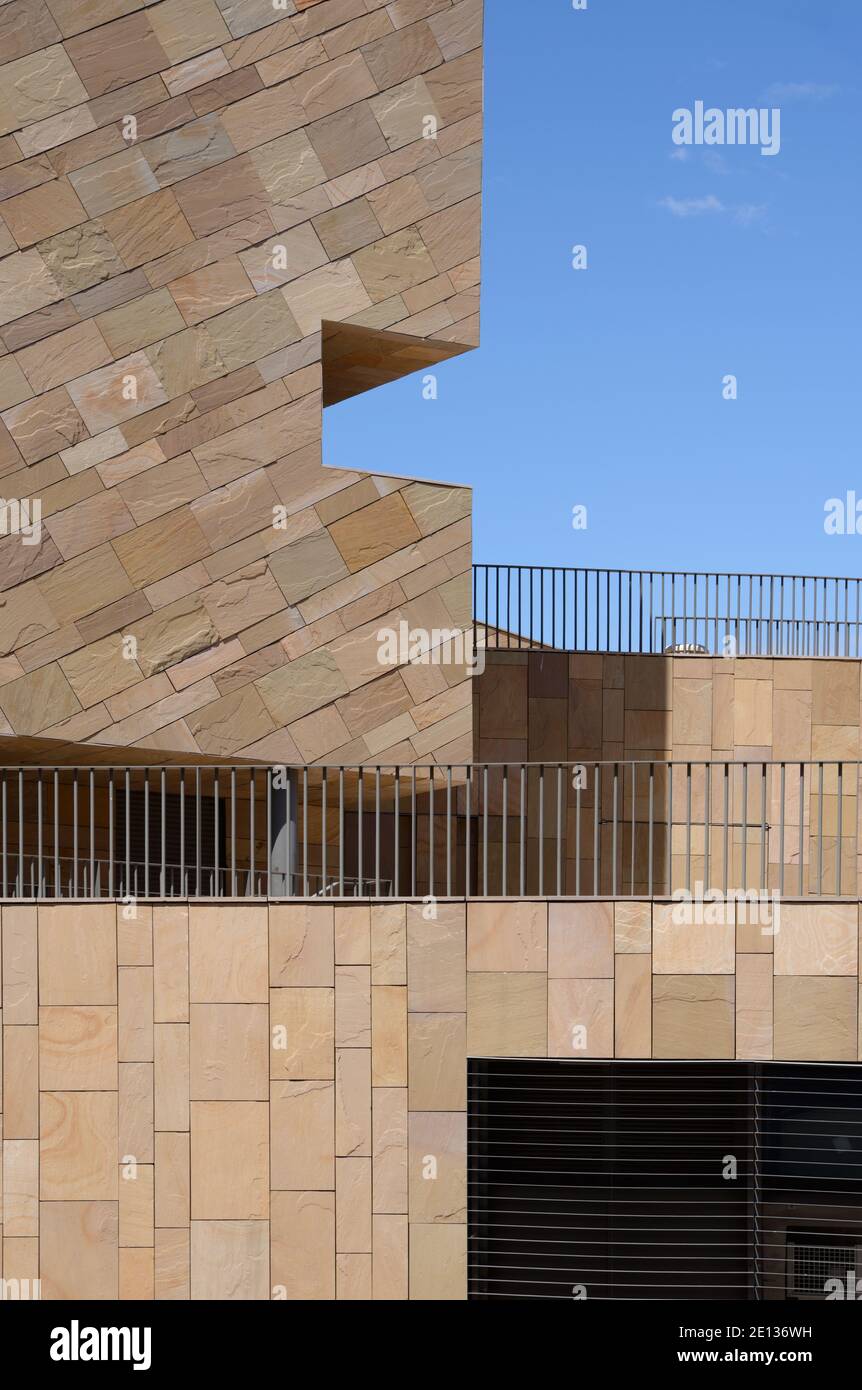 Cubista façade del Grand Theatre de Provence (GTP) costruito 2007 a cura degli architetti Vittorio Gregotti & Paolo Colado Aix-en-Provence Provence Provence Provence Francia Foto Stock