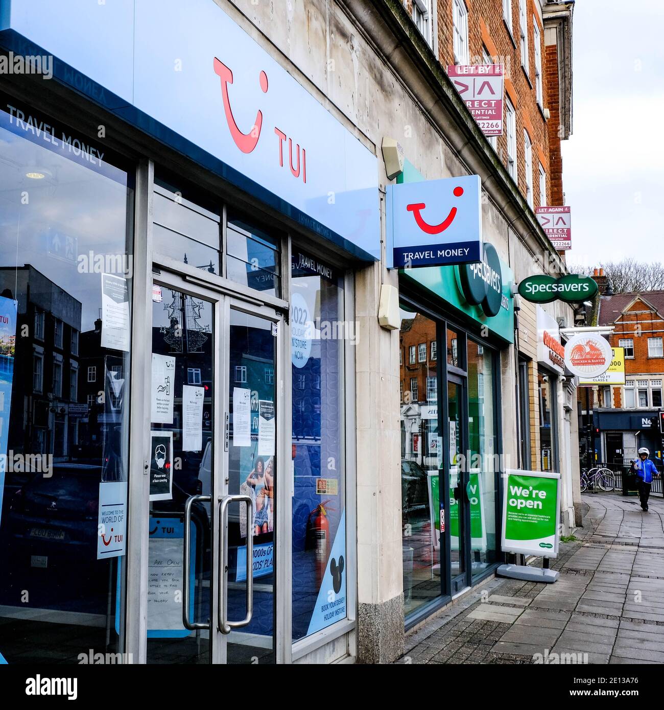 Epsom, Londra UK, gennaio 03 2021, High Street Travel Agency Tui ha chiuso per affari durante il periodo di Lockdown Covid-19 Tier 4 Foto Stock